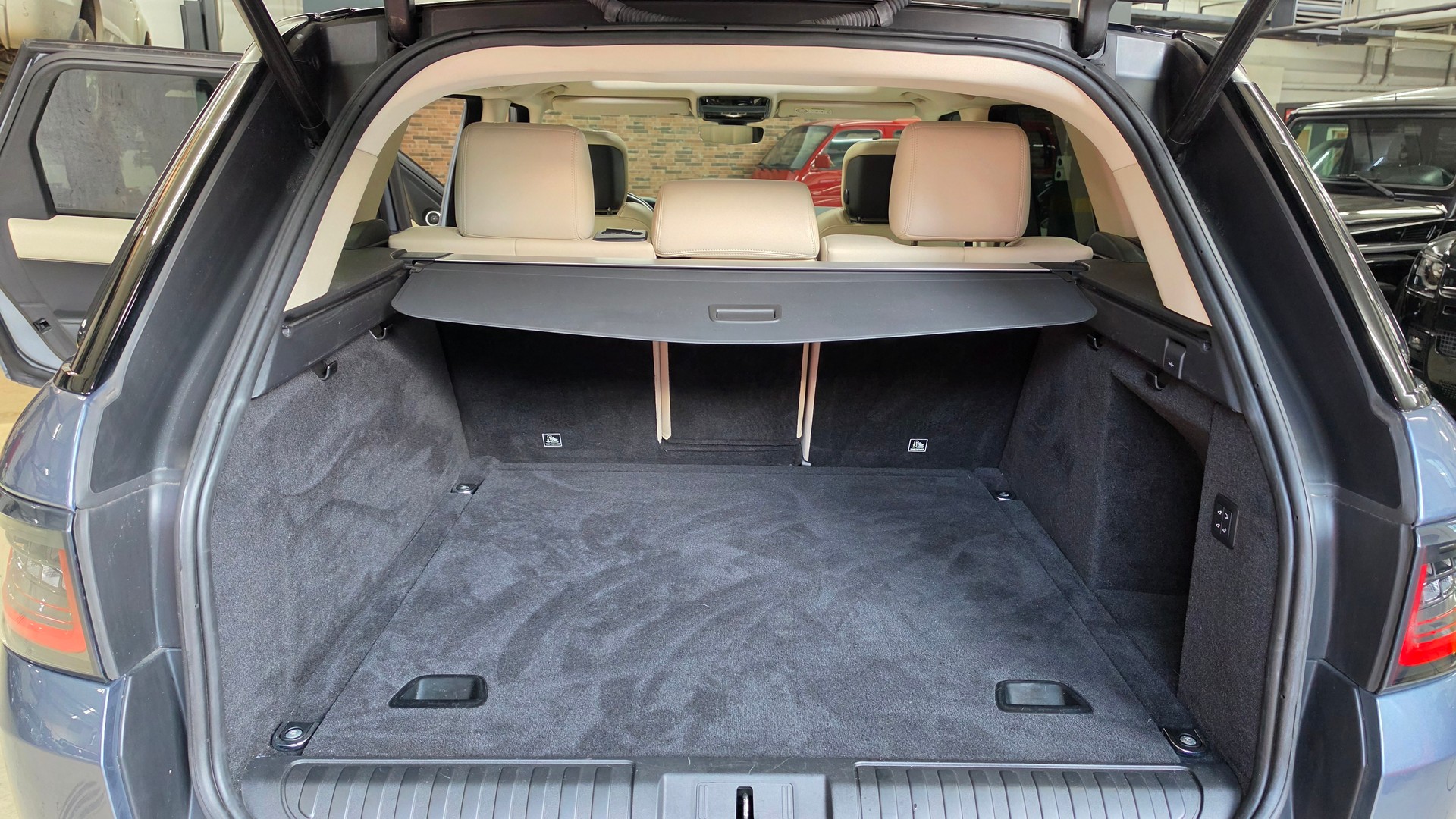 LAND ROVER Range Rover Sport 3.0 SDV6 HSE Automatic-image-28