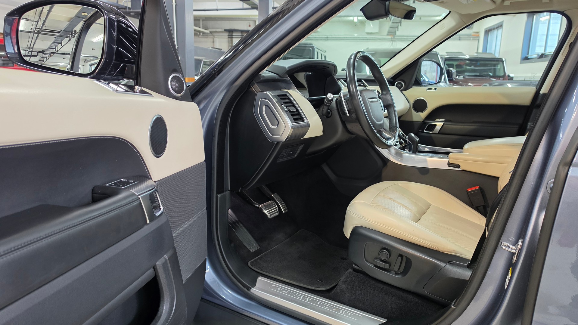 LAND ROVER Range Rover Sport 3.0 SDV6 HSE Automatic-image-18