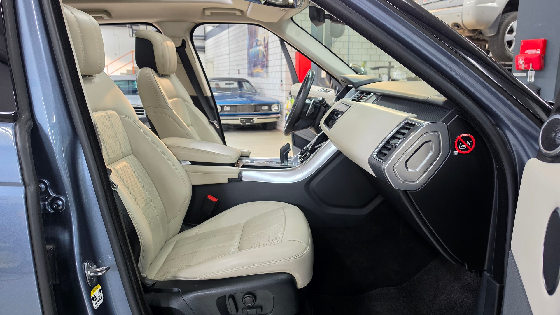 LAND ROVER Range Rover Sport 3.0 SDV6 HSE Automatic-image-24