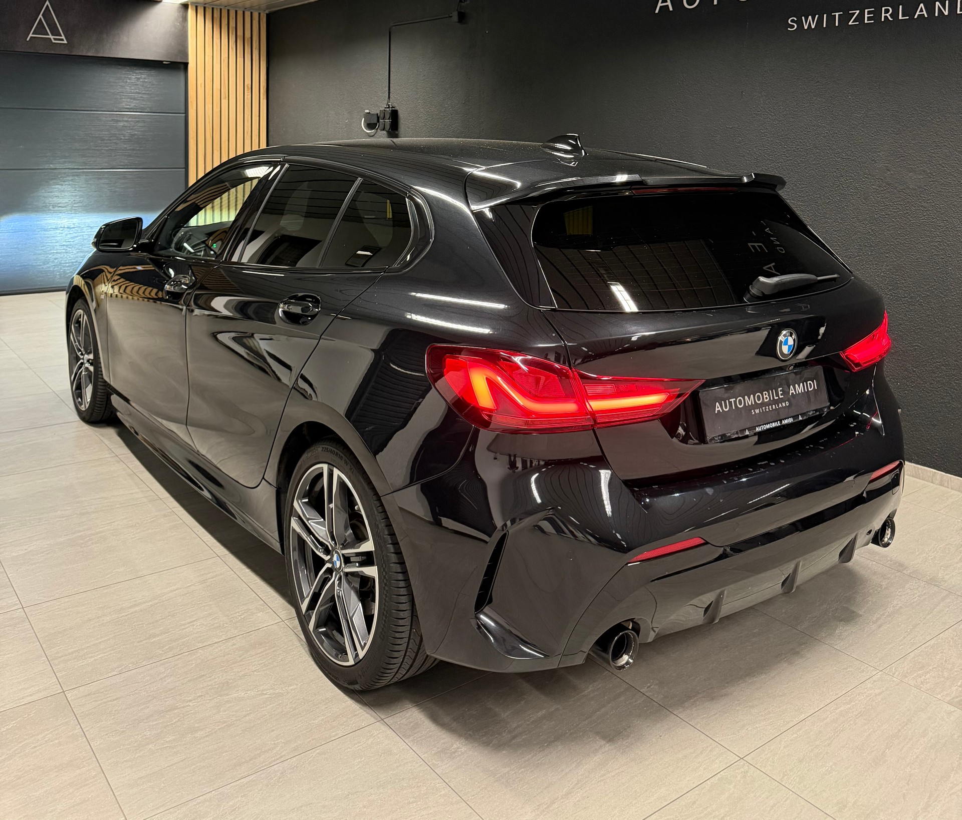 BMW 120d xDrive Steptronic M Sport-showroom-element-2