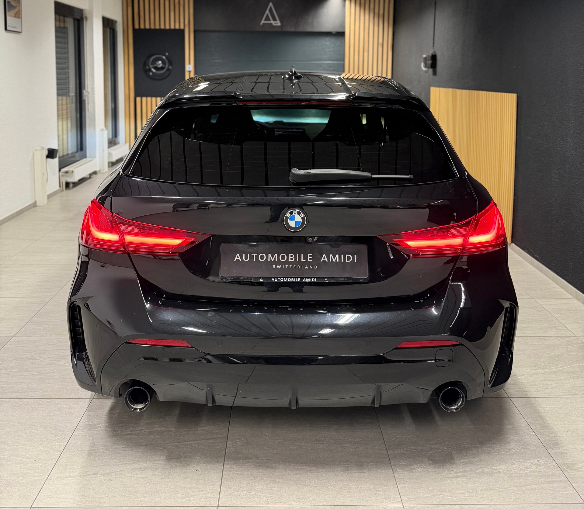 BMW 120d xDrive Steptronic M Sport-showroom-element-3