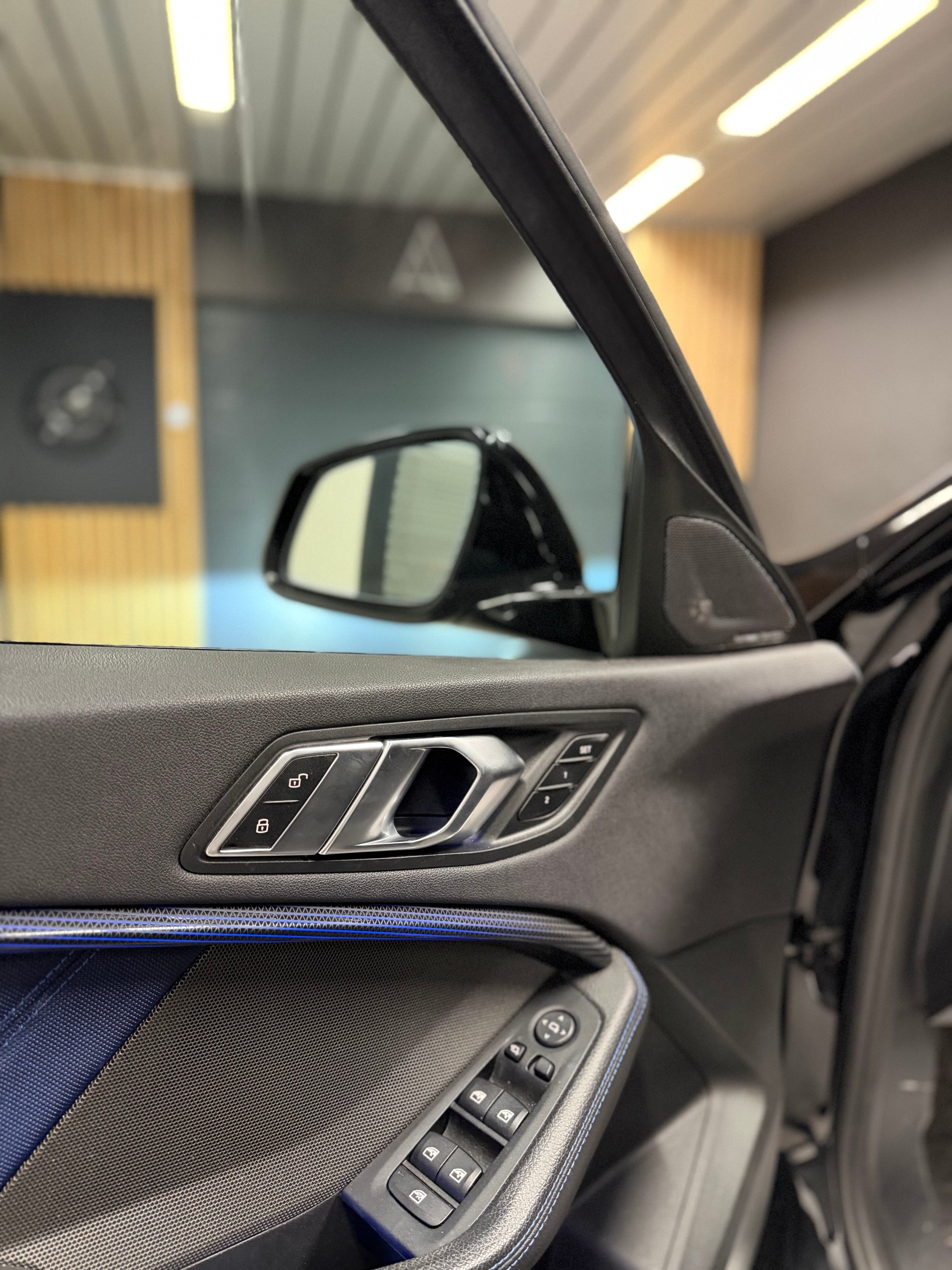BMW 120d xDrive Steptronic M Sport-image-11