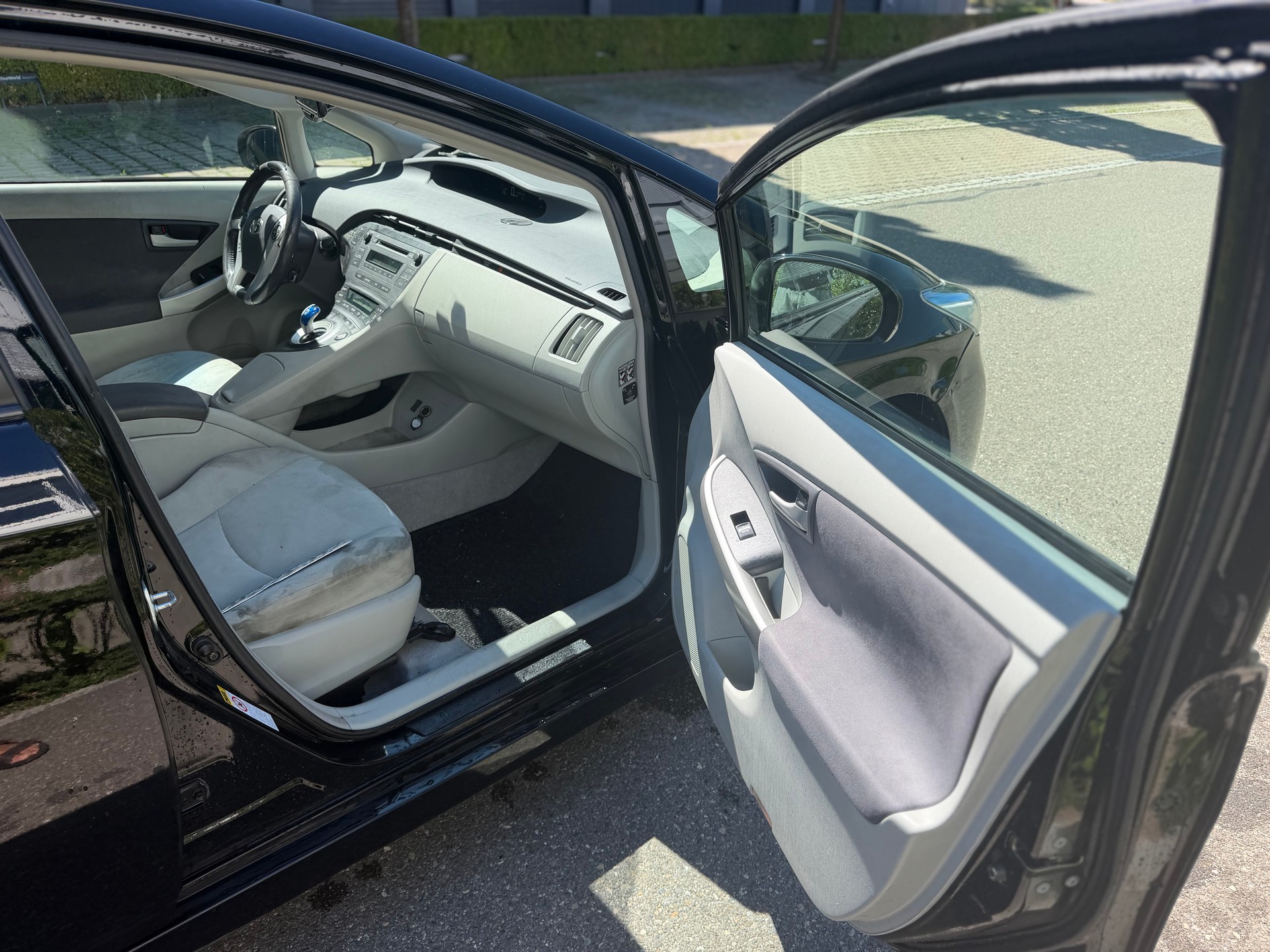 TOYOTA Prius 1.8 16V HSD Sol-image-9