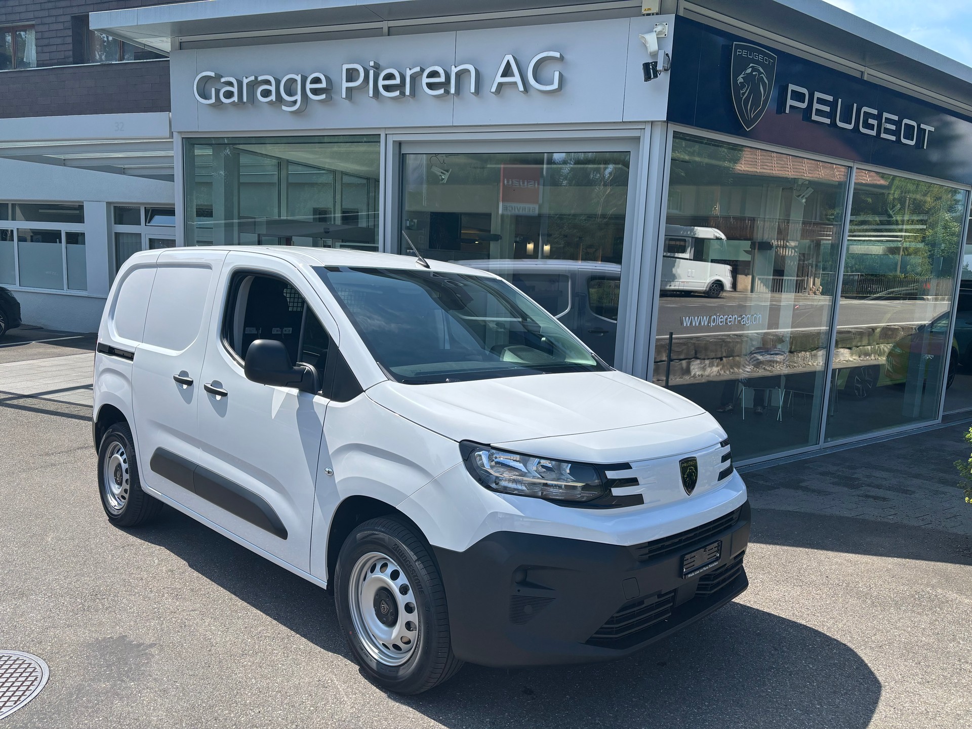 PEUGEOT e-Partner 50kWh Premium Standard 800Kg