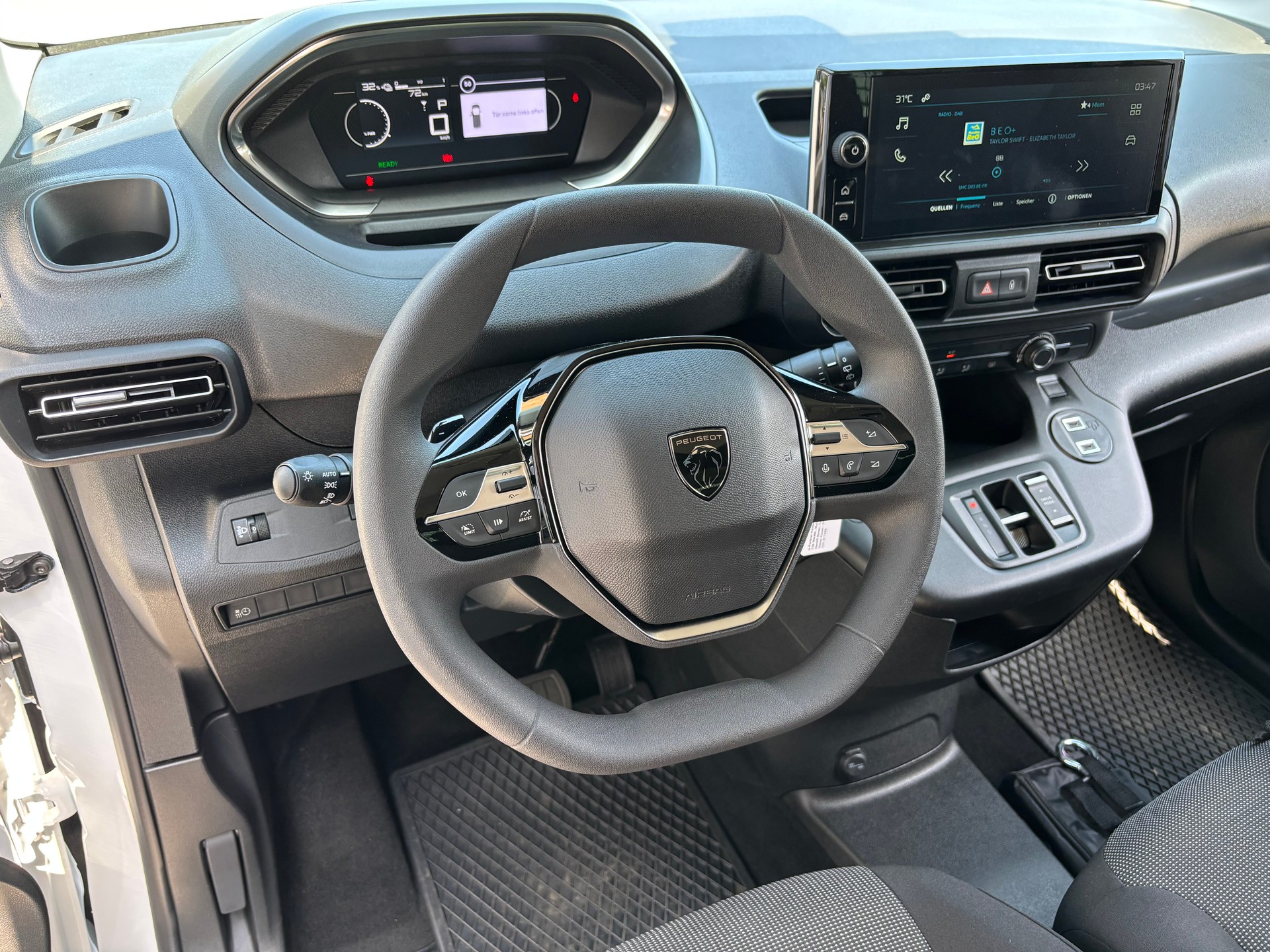 PEUGEOT e-Partner 50kWh Premium Standard 800Kg-image-12