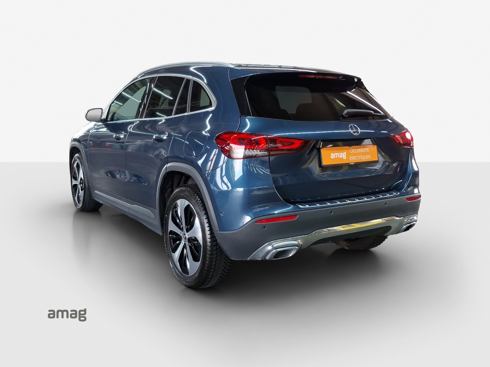 MERCEDES-BENZ GLA 250e Progressive 8G-DCT-showroom-element-3