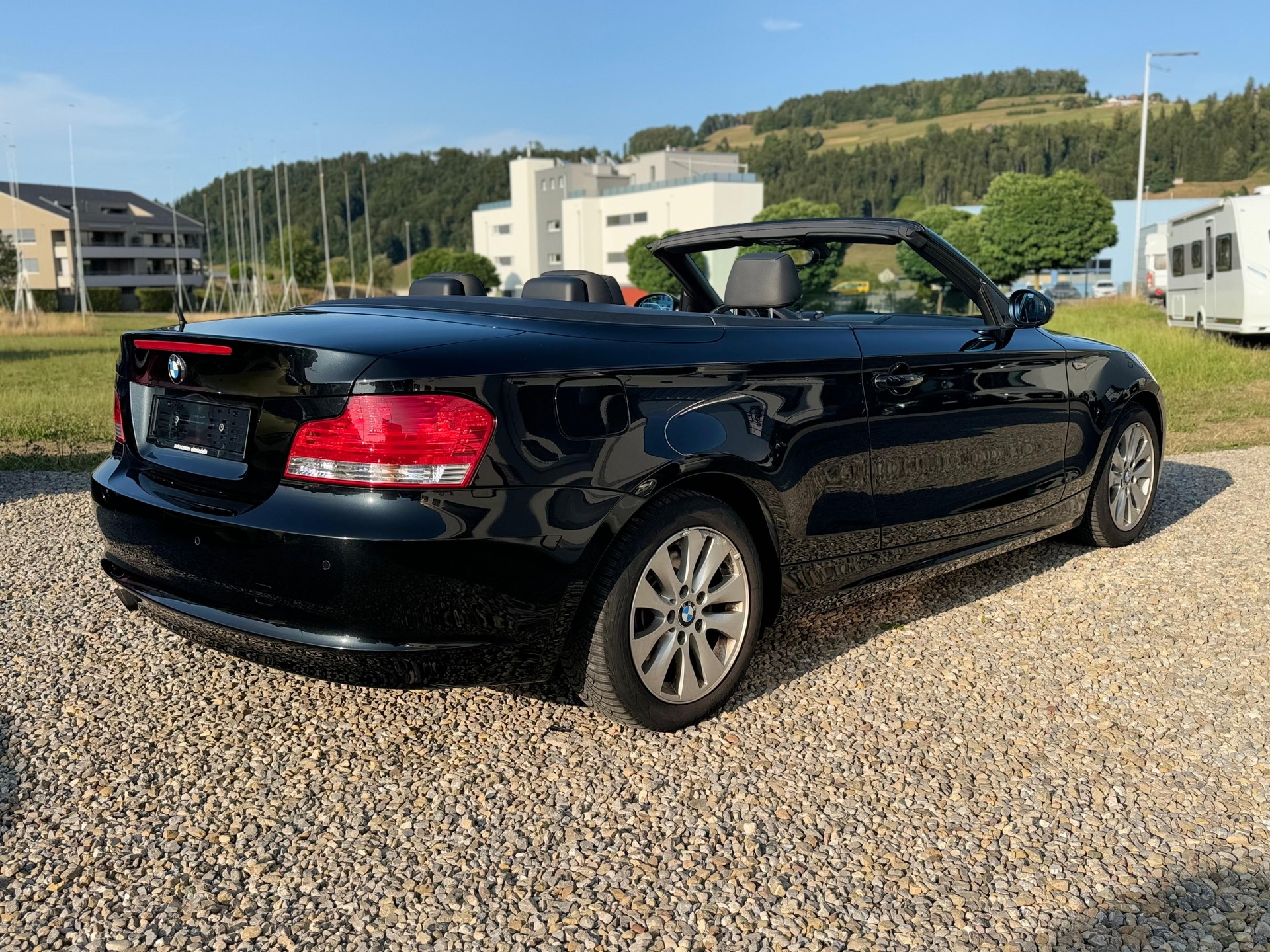 BMW 118d Cabrio-showroom-element-2
