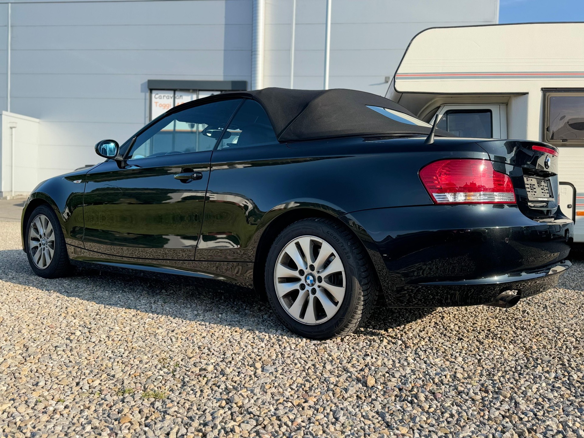 BMW 118d Cabrio-showroom-element-3