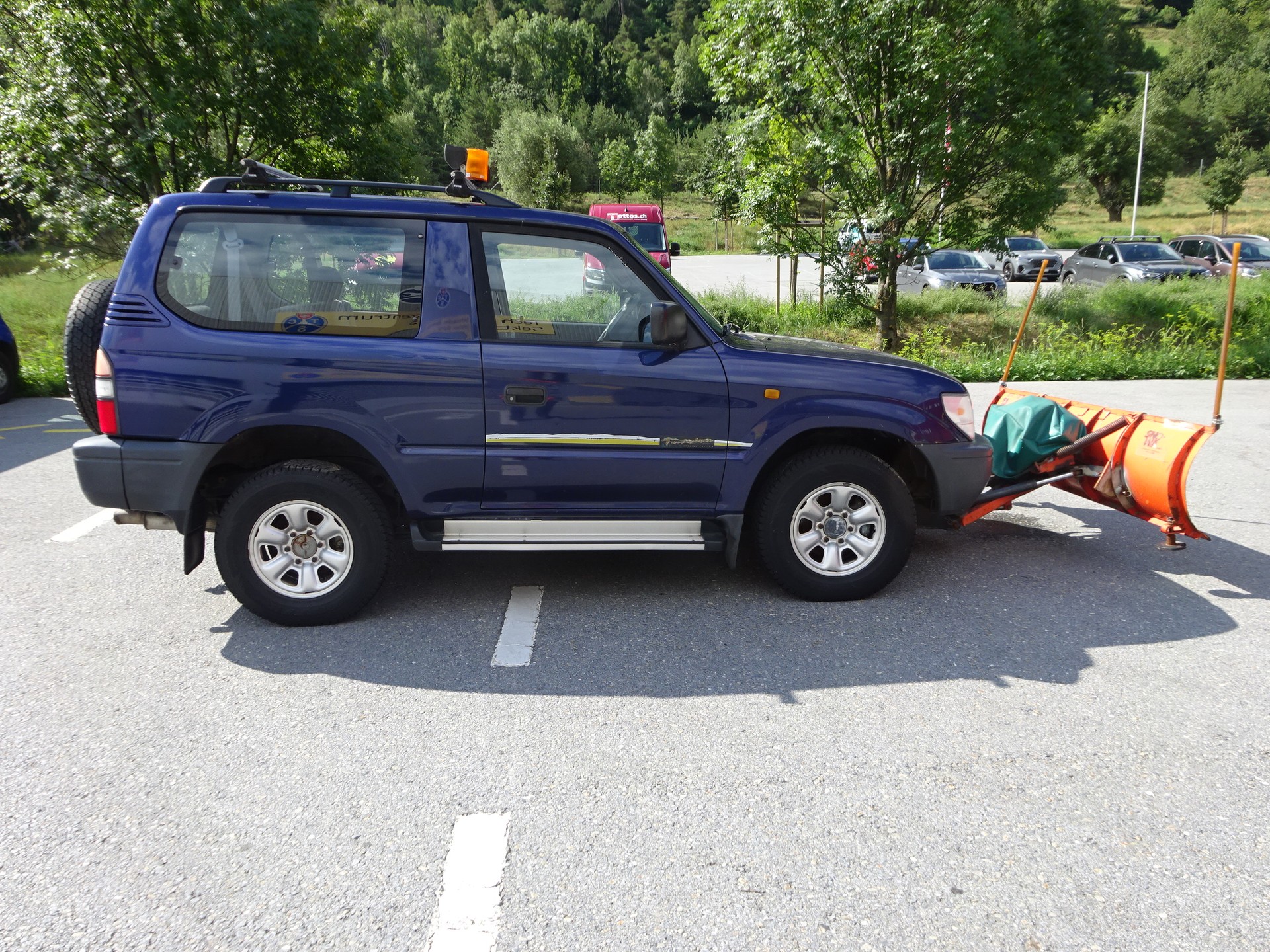 TOYOTA Land Cruiser 300 3.0 TD LX-showroom-element-2