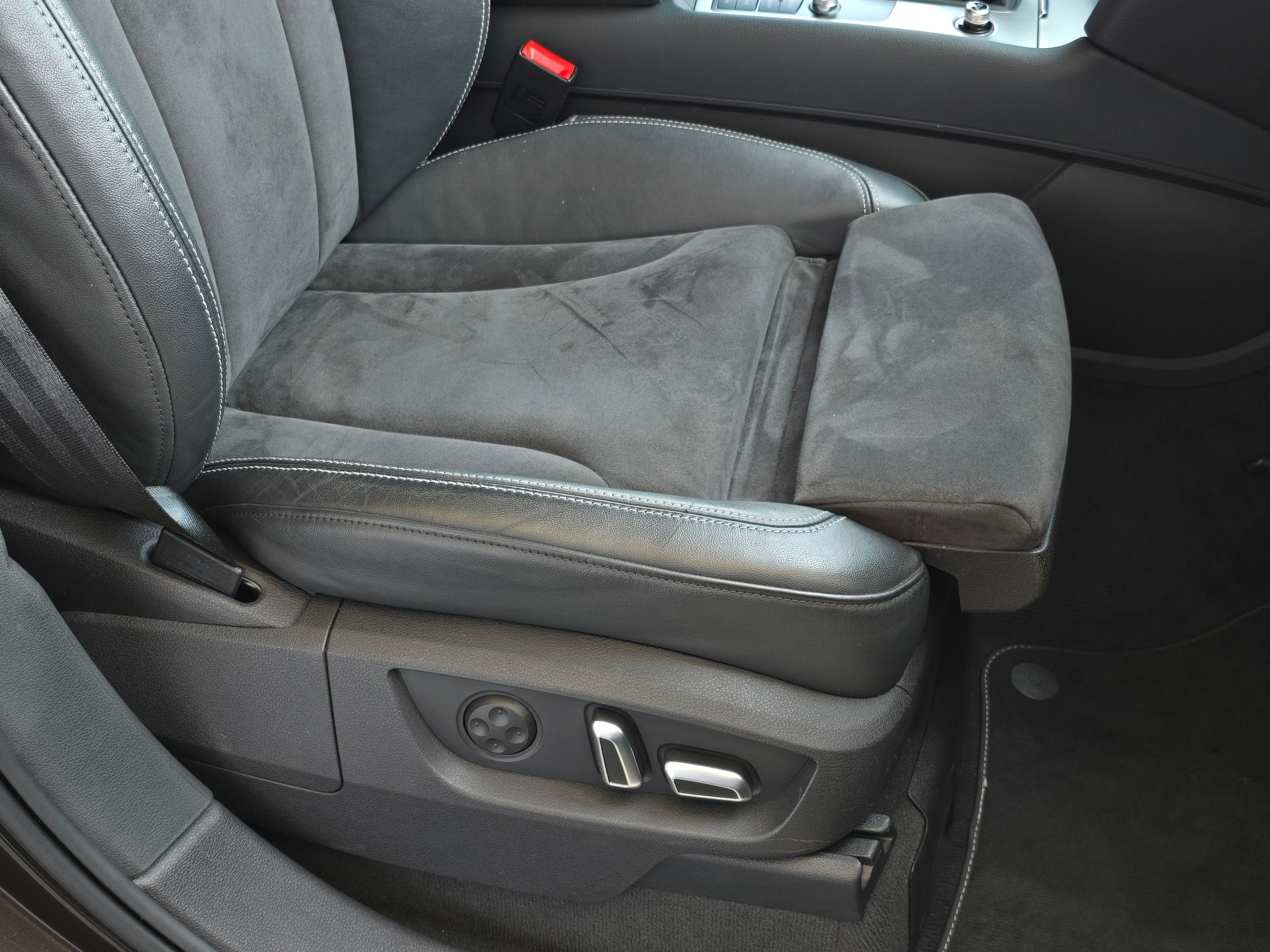 AUDI Q7 3.0 TDI quattro tiptronic S-Line Luftfederung 7-Sitzer-image-29