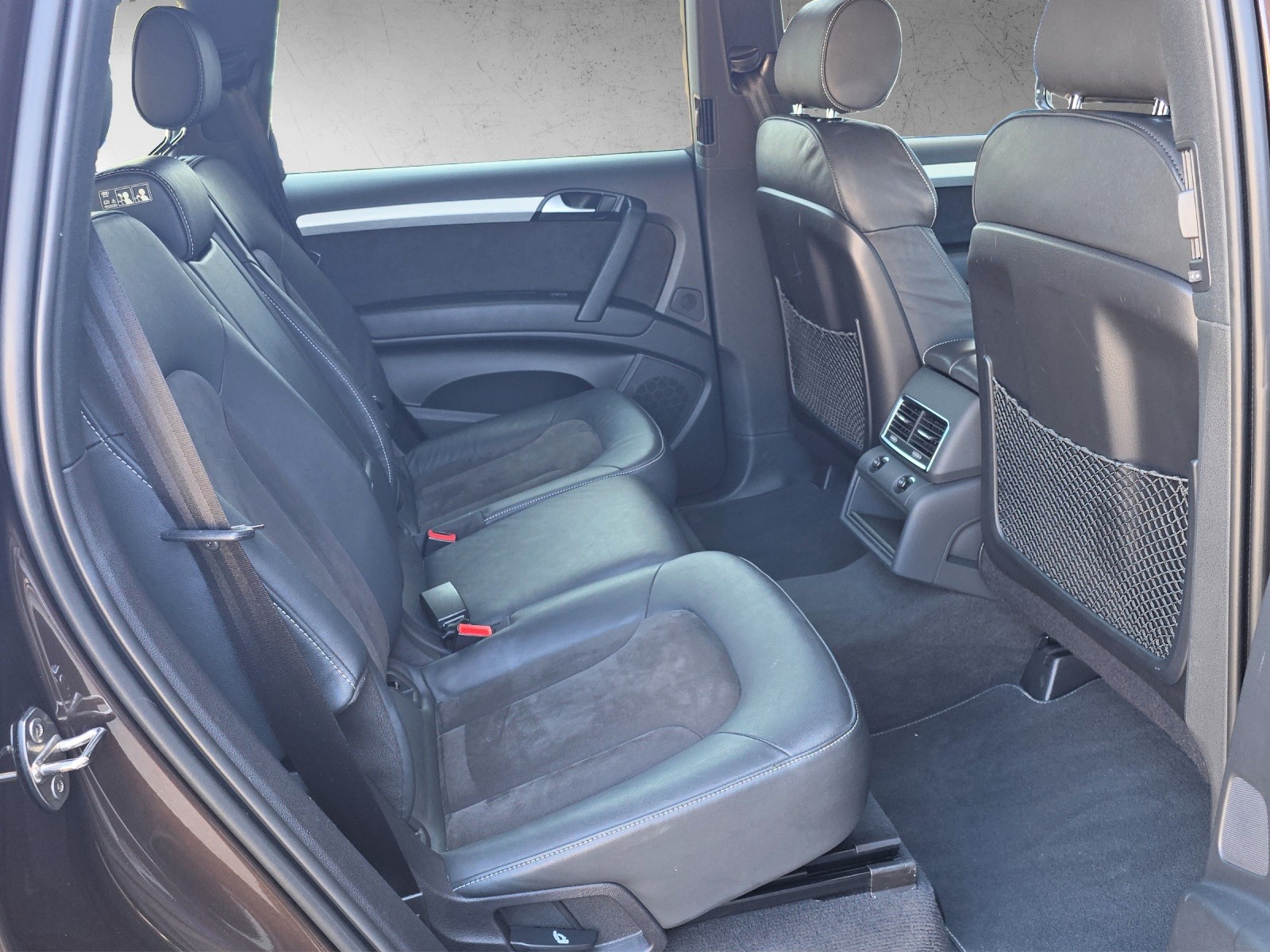AUDI Q7 3.0 TDI quattro tiptronic S-Line Luftfederung 7-Sitzer-image-15