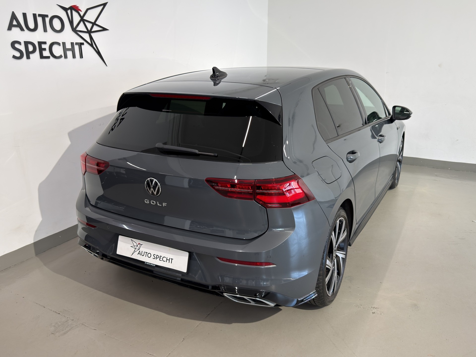 VW Golf 2.0 TDI R-Line DSG-showroom-element-3