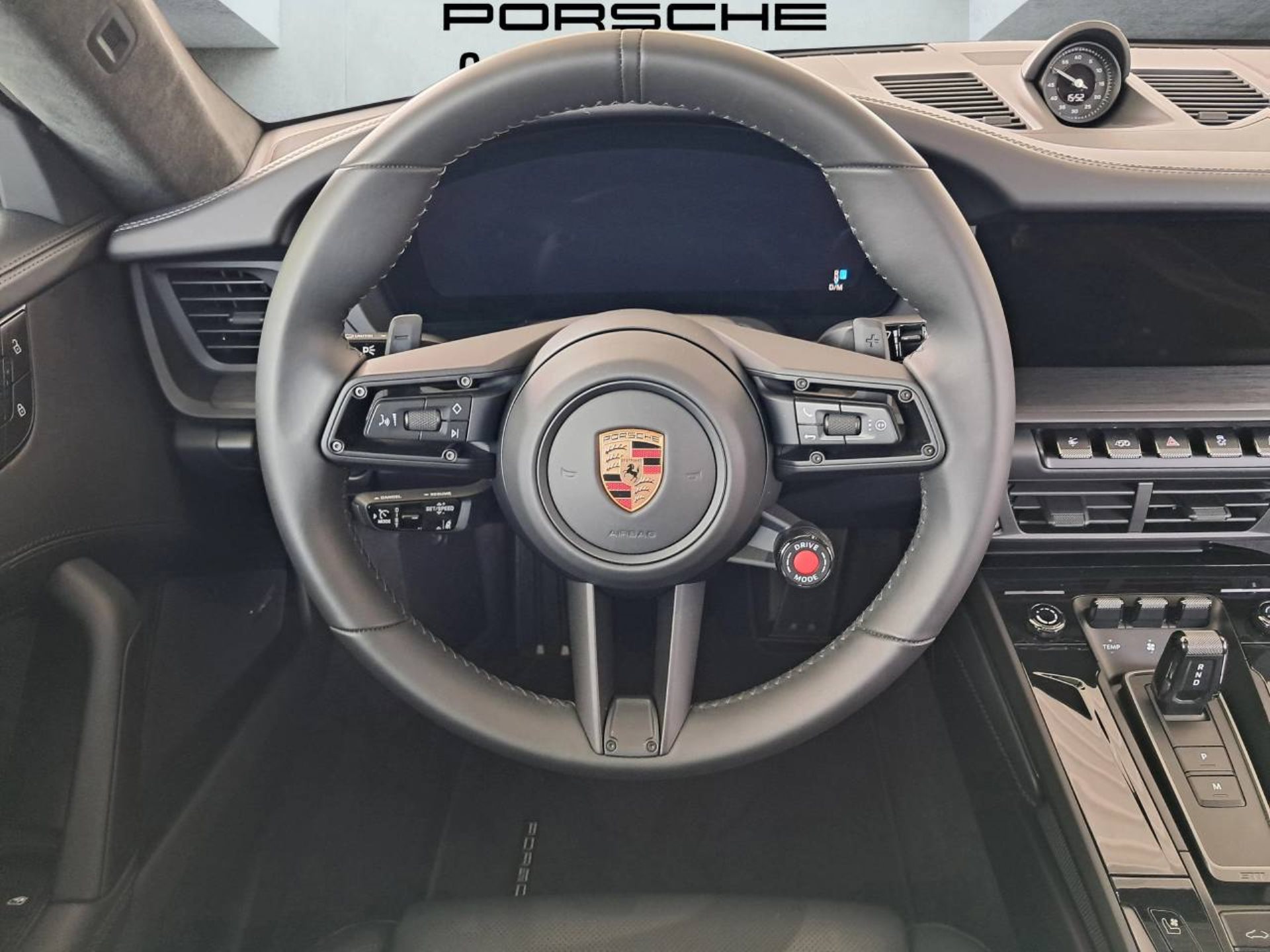 PORSCHE 911 Carrera 4 GTS-image-12