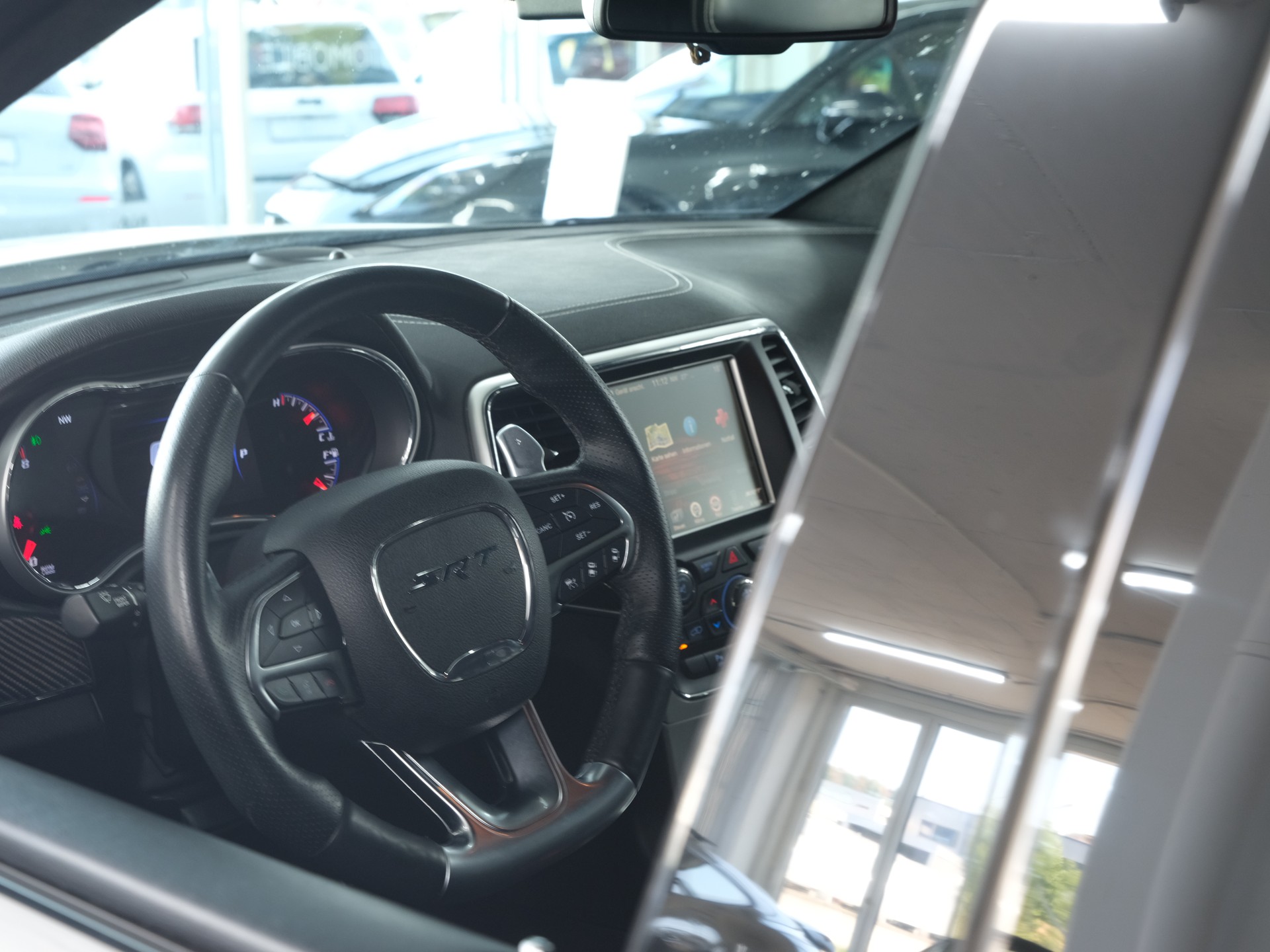 JEEP Grand Cherokee 6.4 V8 HEMI SRT8 Automatic *Harman & Kardon* *Panorama* *Rückfahrkamera*-image-17