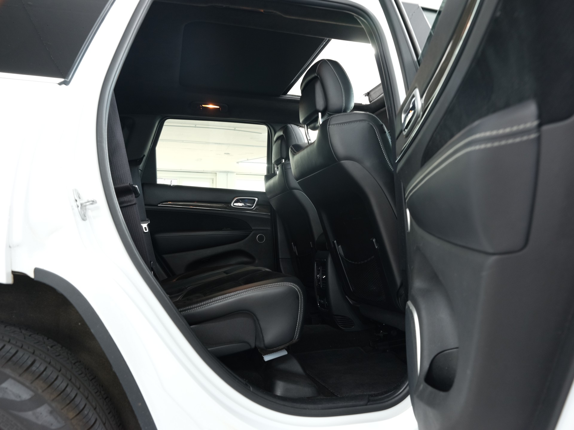 JEEP Grand Cherokee 6.4 V8 HEMI SRT8 Automatic *Harman & Kardon* *Panorama* *Rückfahrkamera*-image-24