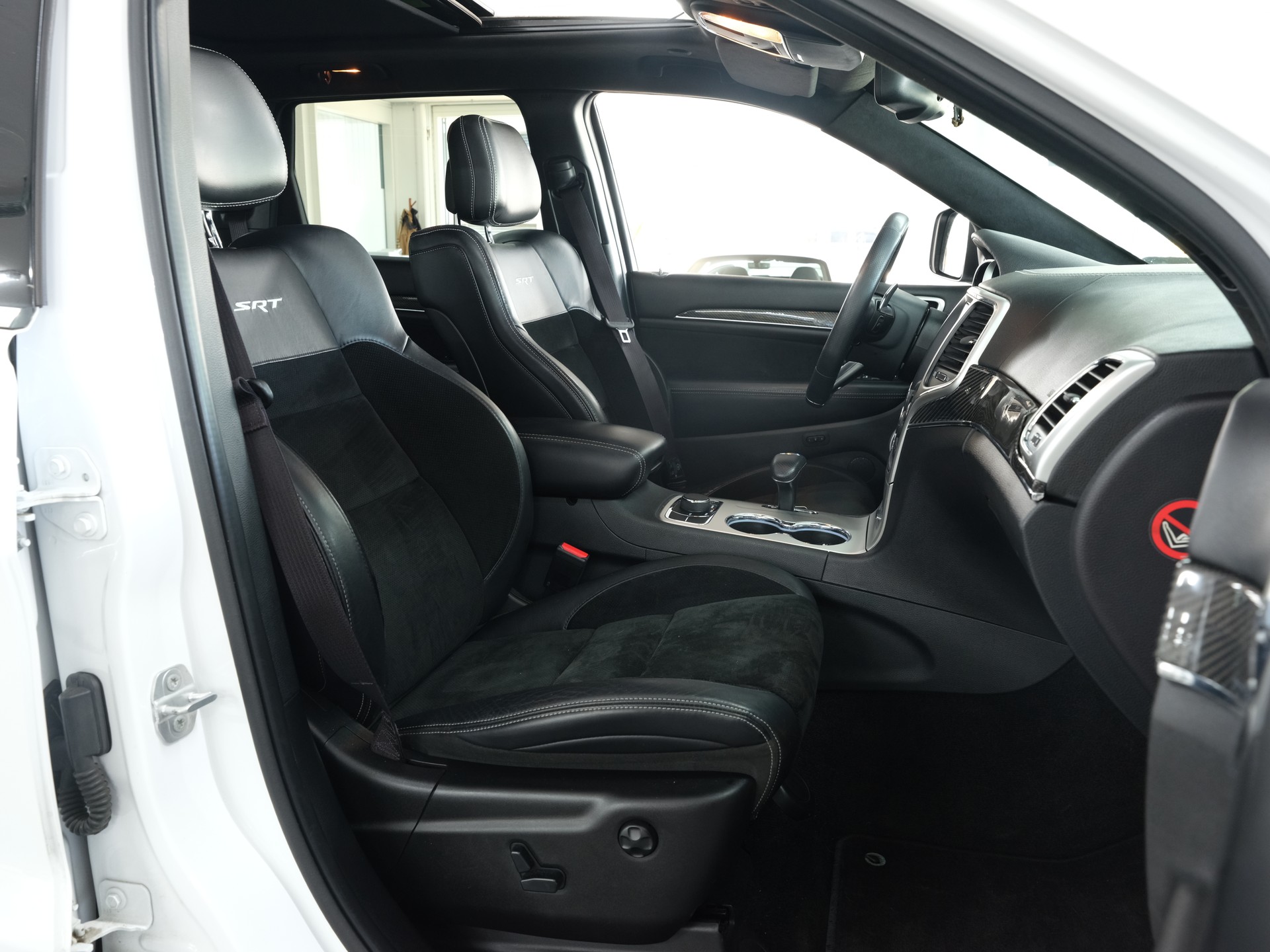 JEEP Grand Cherokee 6.4 V8 HEMI SRT8 Automatic *Harman & Kardon* *Panorama* *Rückfahrkamera*-image-30