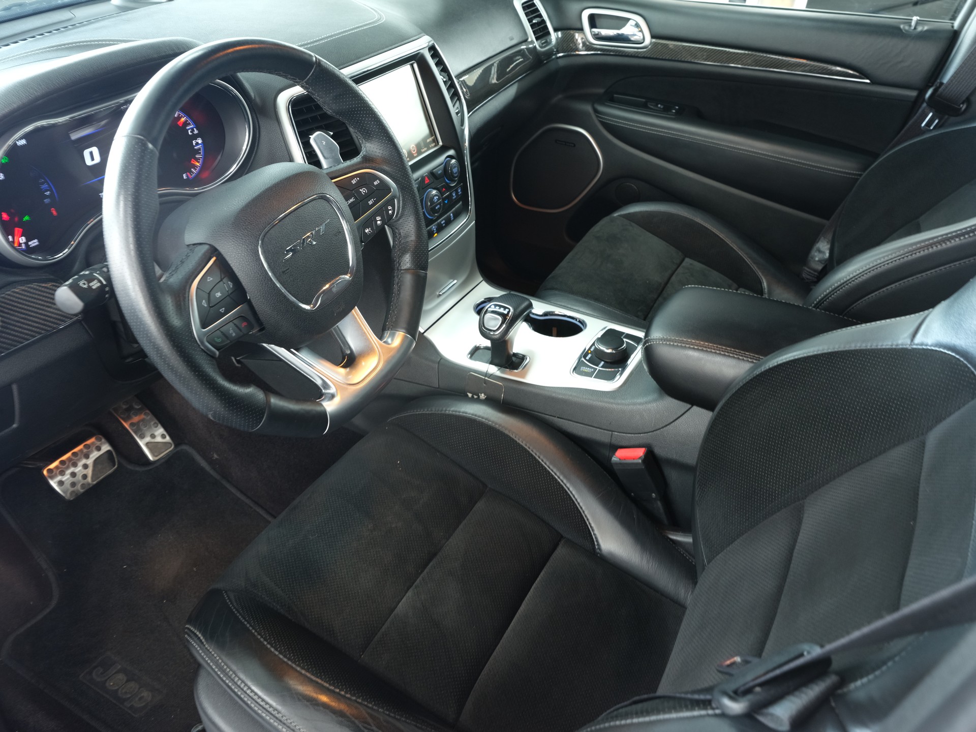 JEEP Grand Cherokee 6.4 V8 HEMI SRT8 Automatic *Harman & Kardon* *Panorama* *Rückfahrkamera*-image-18