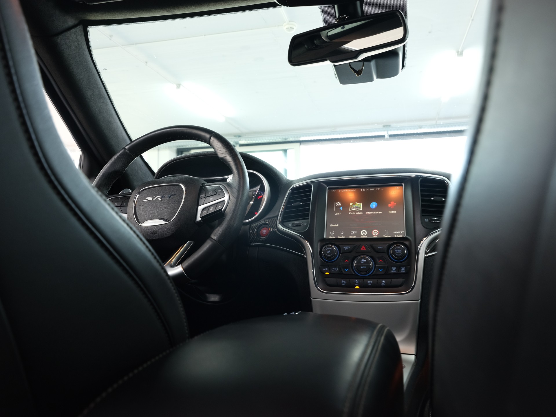 JEEP Grand Cherokee 6.4 V8 HEMI SRT8 Automatic *Harman & Kardon* *Panorama* *Rückfahrkamera*-image-23