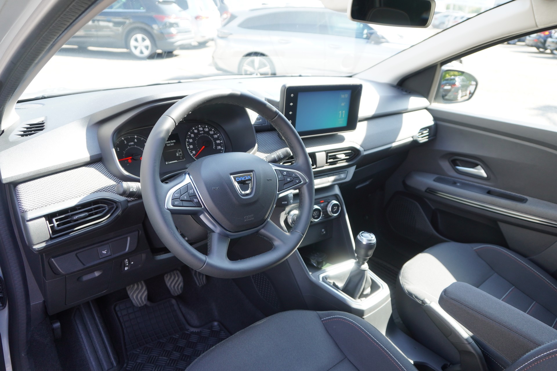DACIA Jogger TCe 110 Extreme 7-PLÄTZER!!!-image-13