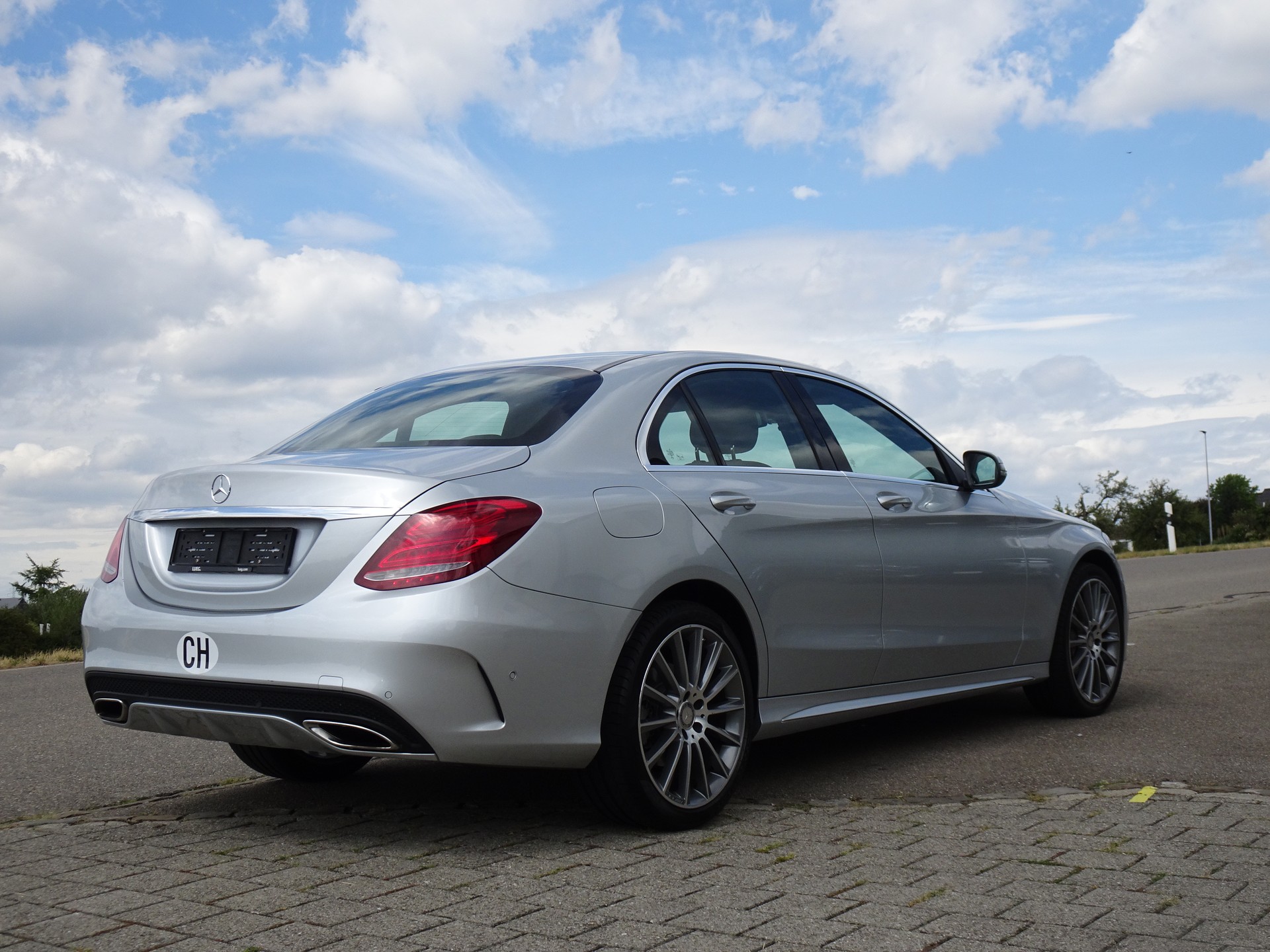MERCEDES-BENZ C 200 AMG Line 4Matic 7G-Tronic-image-3