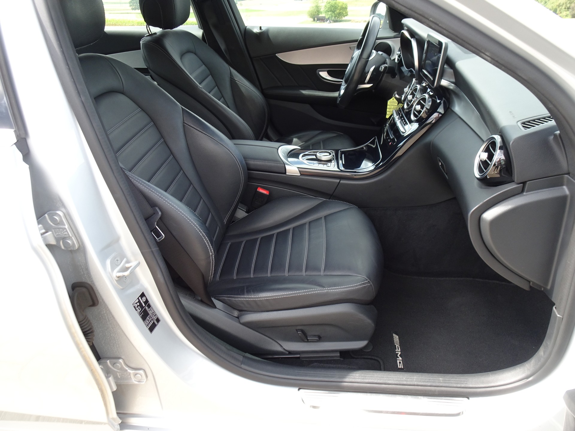 MERCEDES-BENZ C 200 AMG Line 4Matic 7G-Tronic-image-6