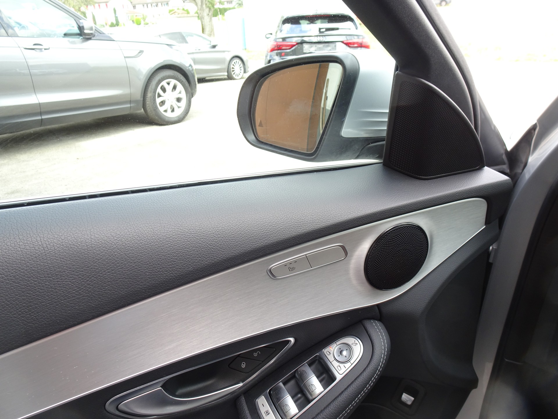 MERCEDES-BENZ C 200 AMG Line 4Matic 7G-Tronic-image-13