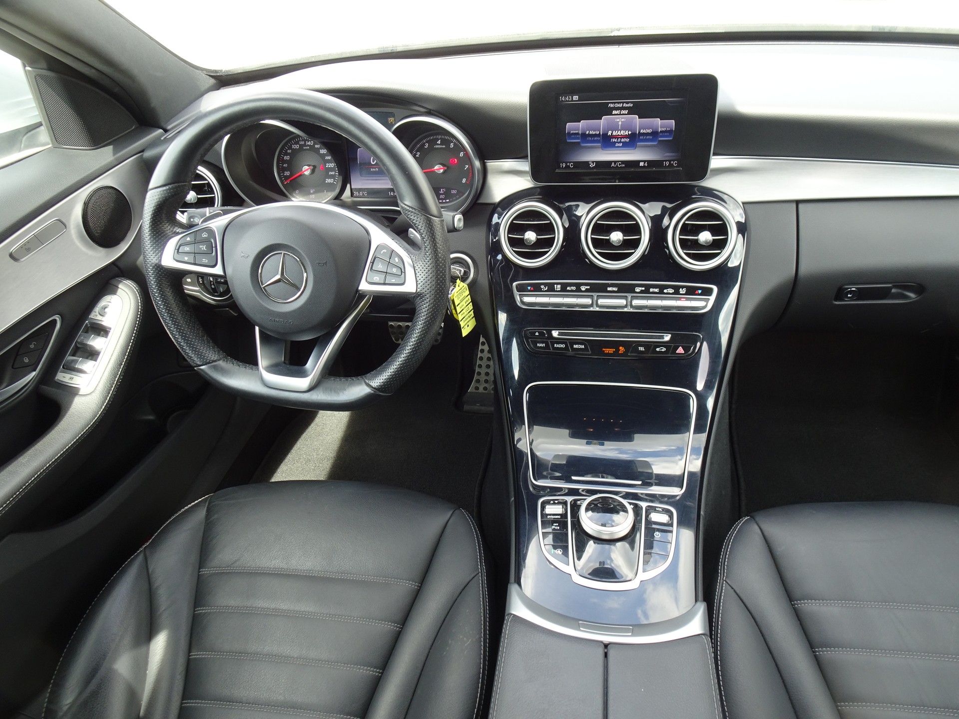 MERCEDES-BENZ C 200 AMG Line 4Matic 7G-Tronic-image-7