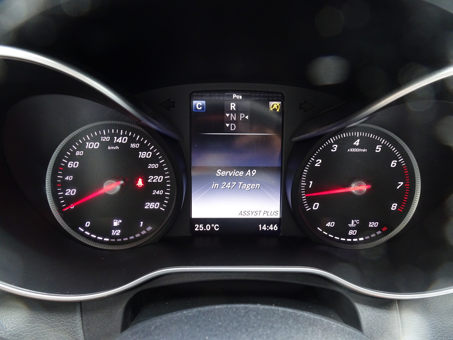 MERCEDES-BENZ C 200 AMG Line 4Matic 7G-Tronic-image-11