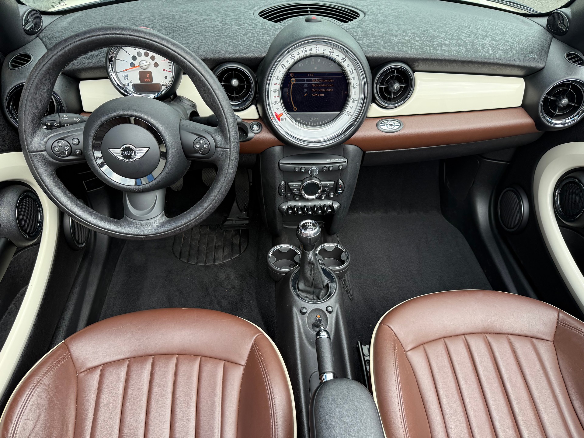 MINI Cooper Cabriolet-image-16