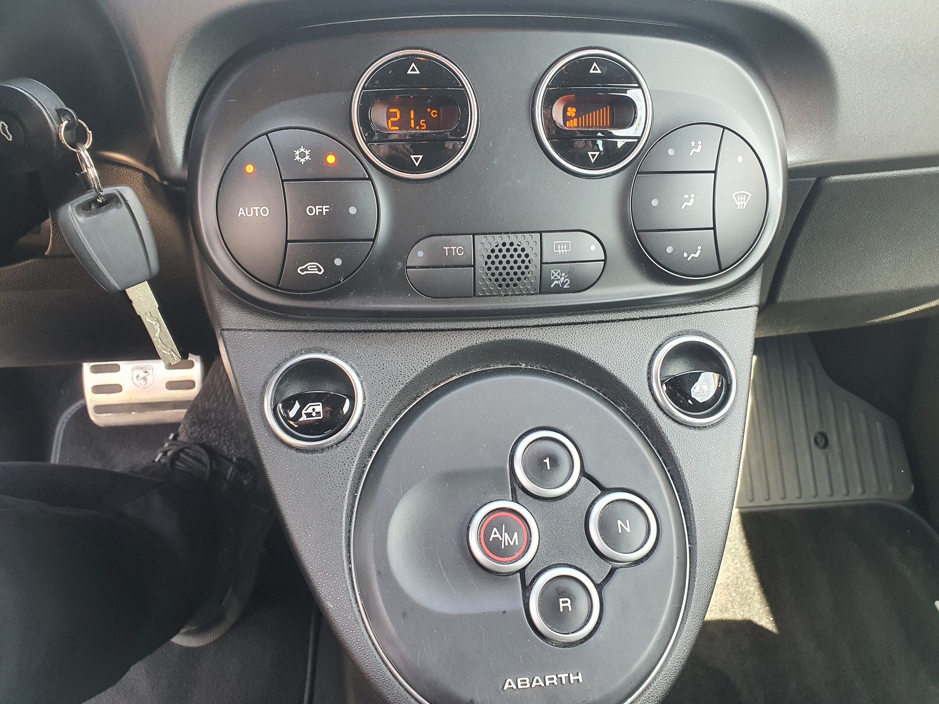 FIAT 595 1.4 16V Turbo Abarth Turismo Dualogic-image-11