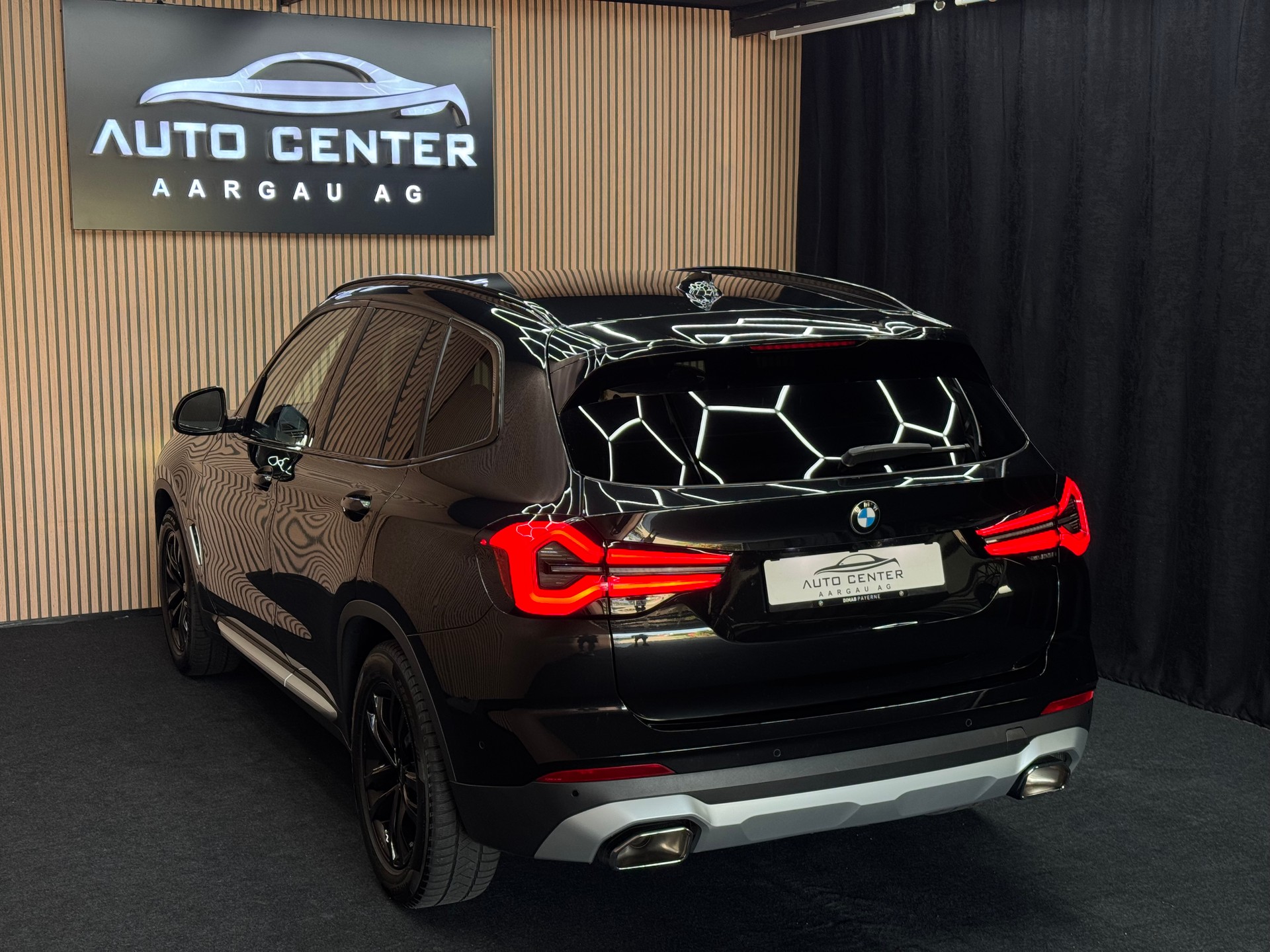 BMW X3 20d xDrive *ab CHF 229.-/ Monat*-showroom-element-3