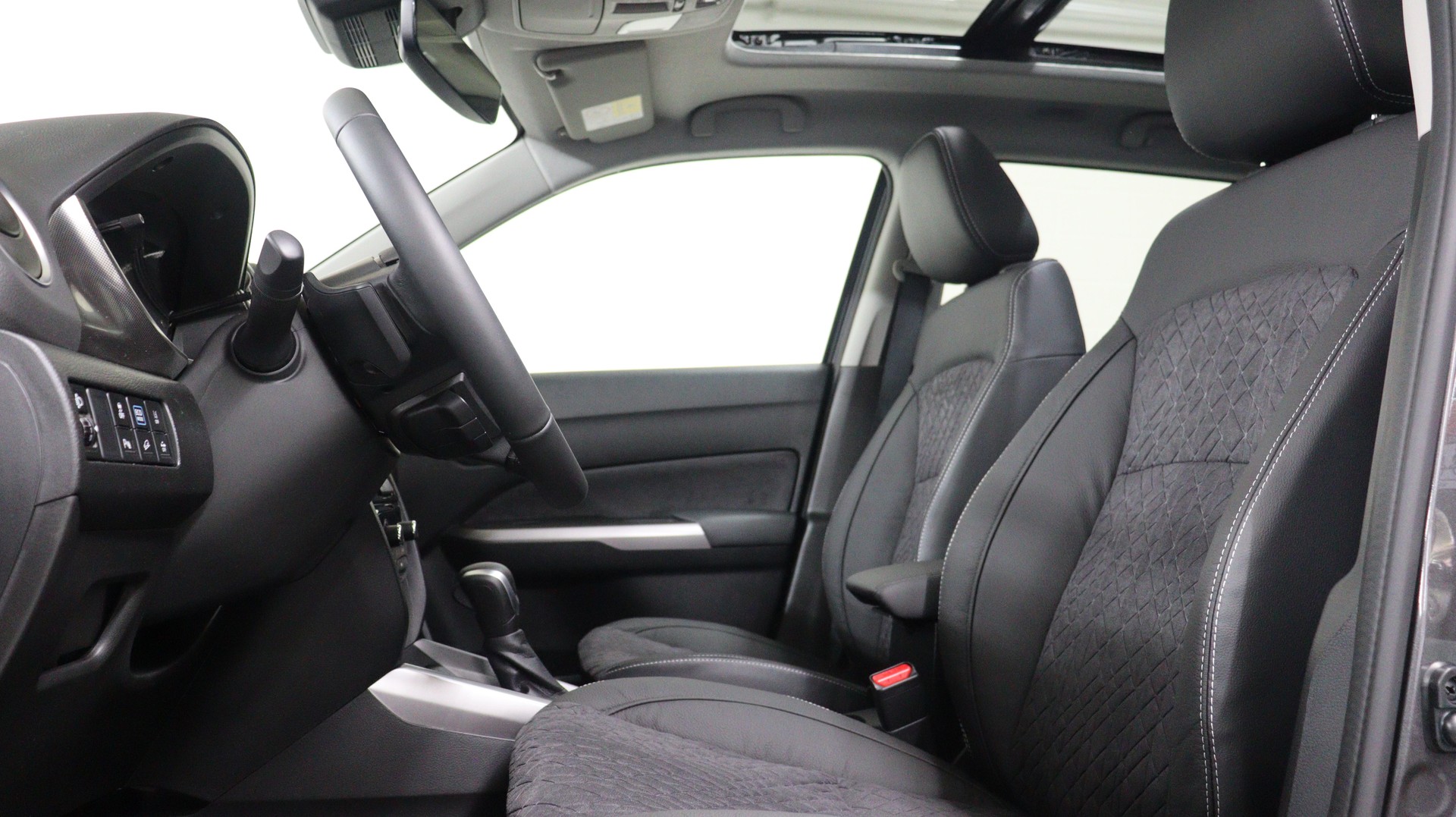 SUZUKI Vitara 1.5 Compact Top Hybrid 4x4-showroom-element-2
