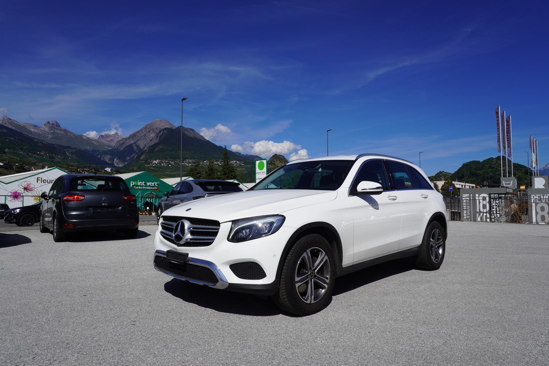 MERCEDES-BENZ GLC 250 4Matic 9G-Tronic-showroom-element-1