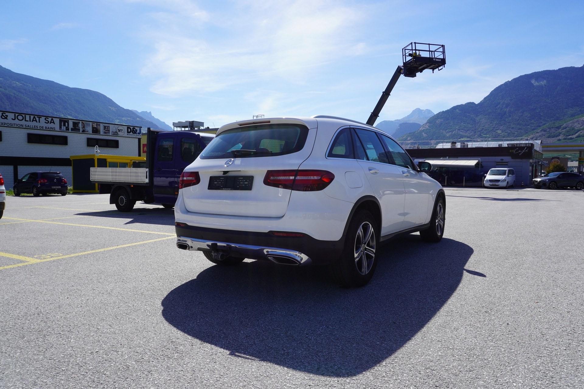 MERCEDES-BENZ GLC 250 4Matic 9G-Tronic-showroom-element-3