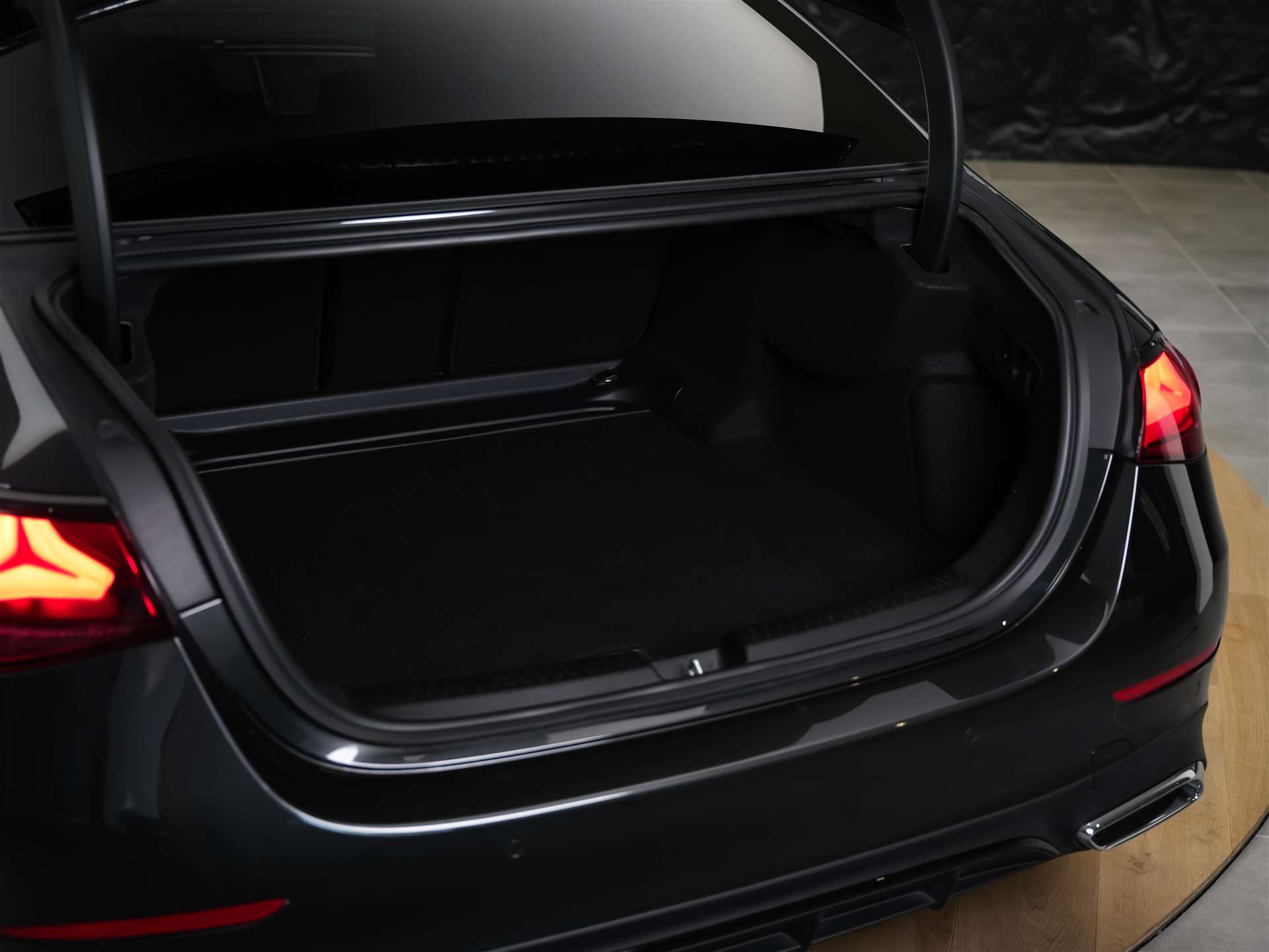MERCEDES-BENZ E 200 AMG Line 9G-Tronic *21" Felgen*Werksgarantie*Lenkradheizung*Ambientebeleuchtung*-image-41