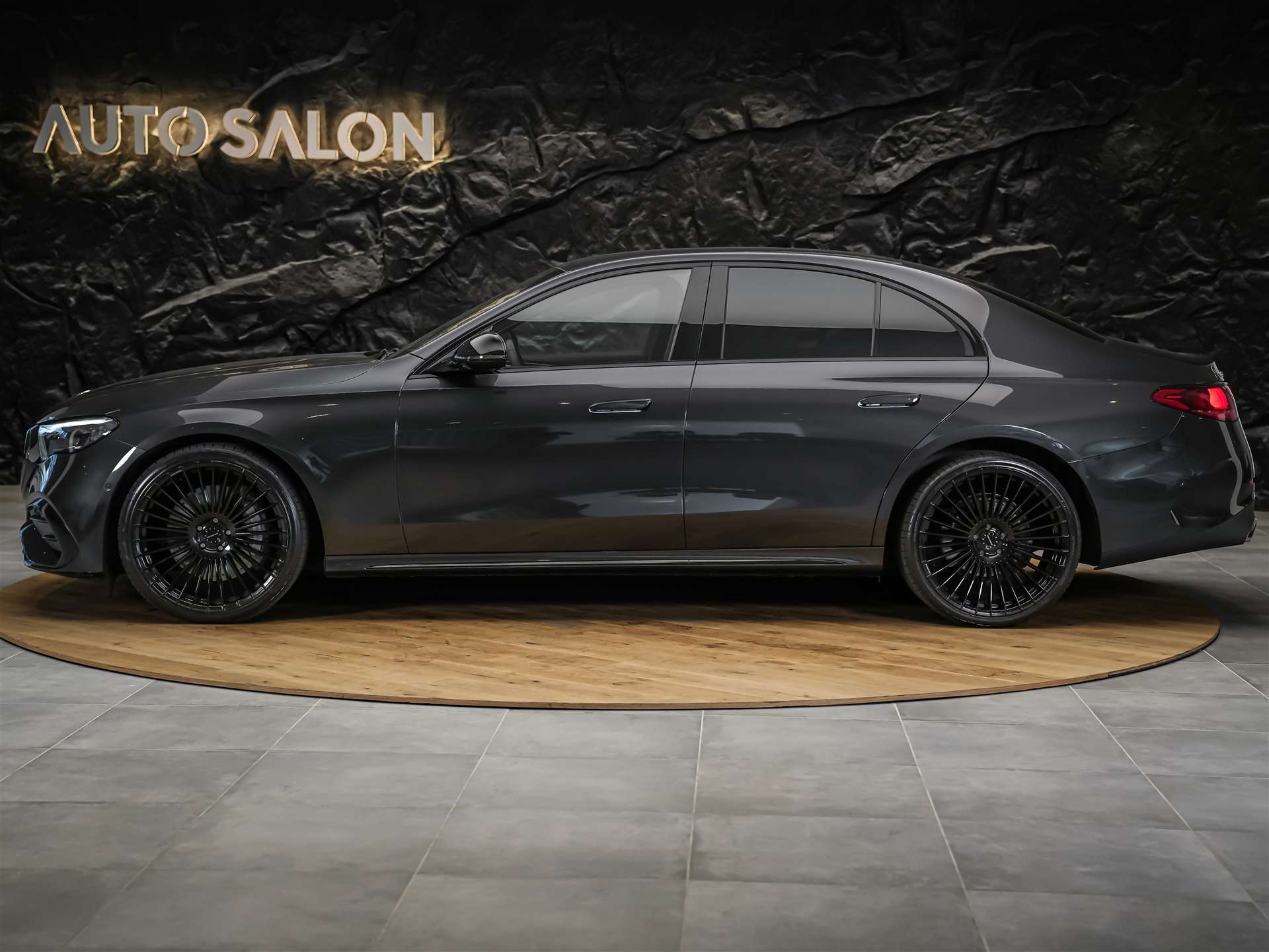 MERCEDES-BENZ E 200 AMG Line 9G-Tronic *21" Felgen*Werksgarantie*Lenkradheizung*Ambientebeleuchtung*-showroom-element-2