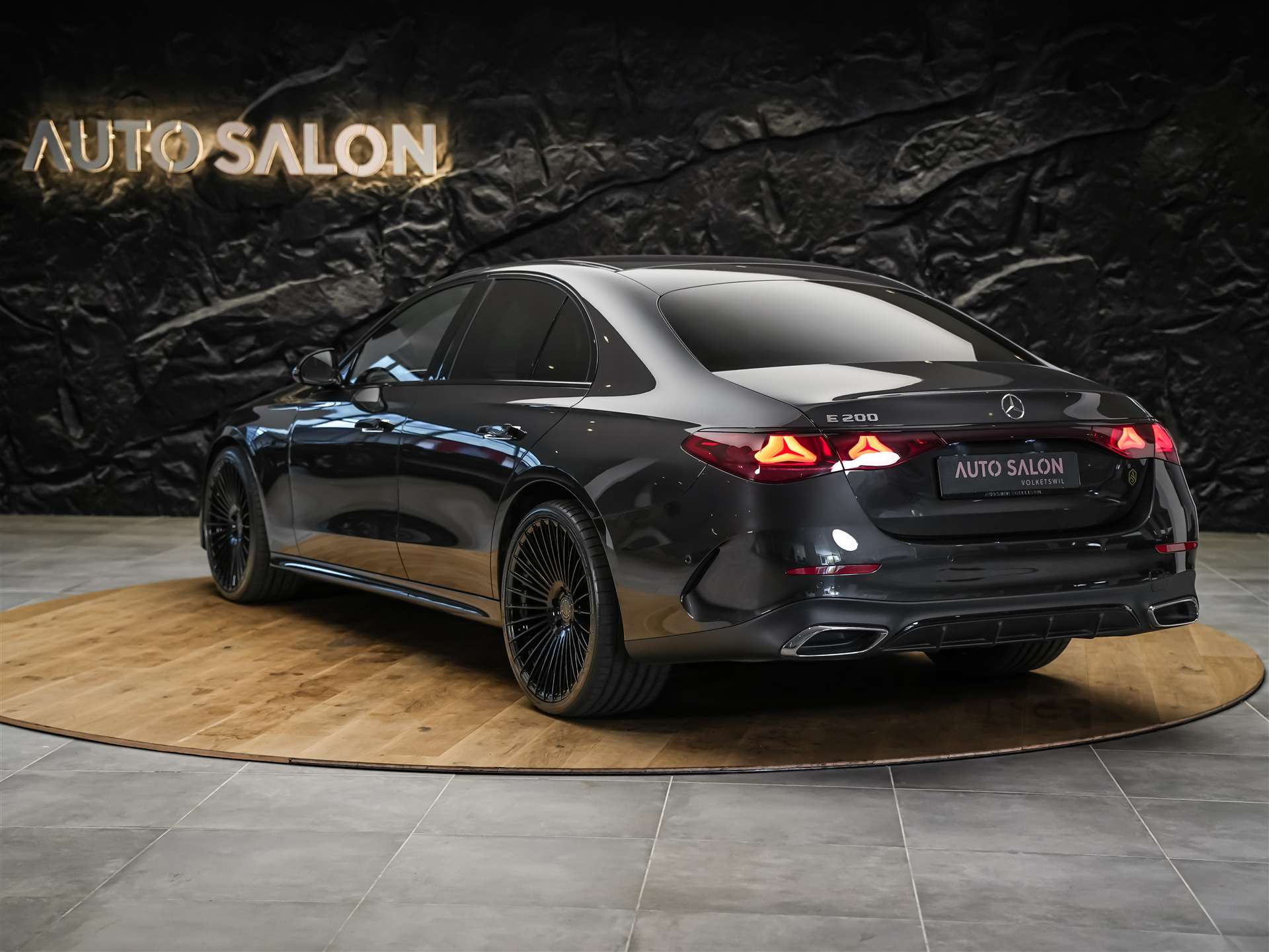 MERCEDES-BENZ E 200 AMG Line 9G-Tronic *21" Felgen*Werksgarantie*Lenkradheizung*Ambientebeleuchtung*-showroom-element-3