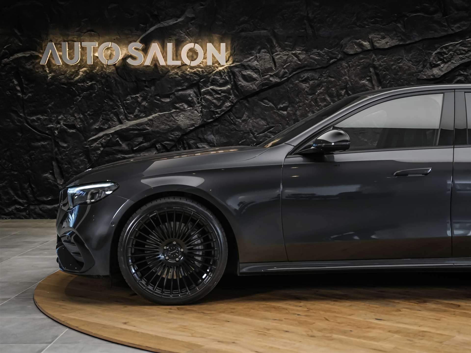 MERCEDES-BENZ E 200 AMG Line 9G-Tronic *21" Felgen*Werksgarantie*Lenkradheizung*Ambientebeleuchtung*-image-15