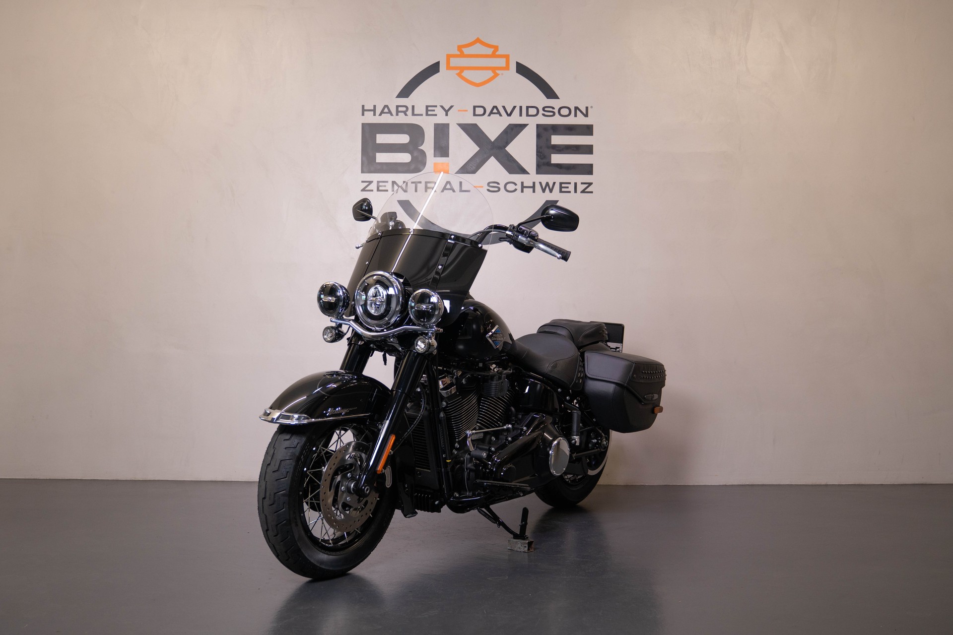 HARLEY-DAVIDSON FLHC Heritage Classic 117ci-showroom-element-2