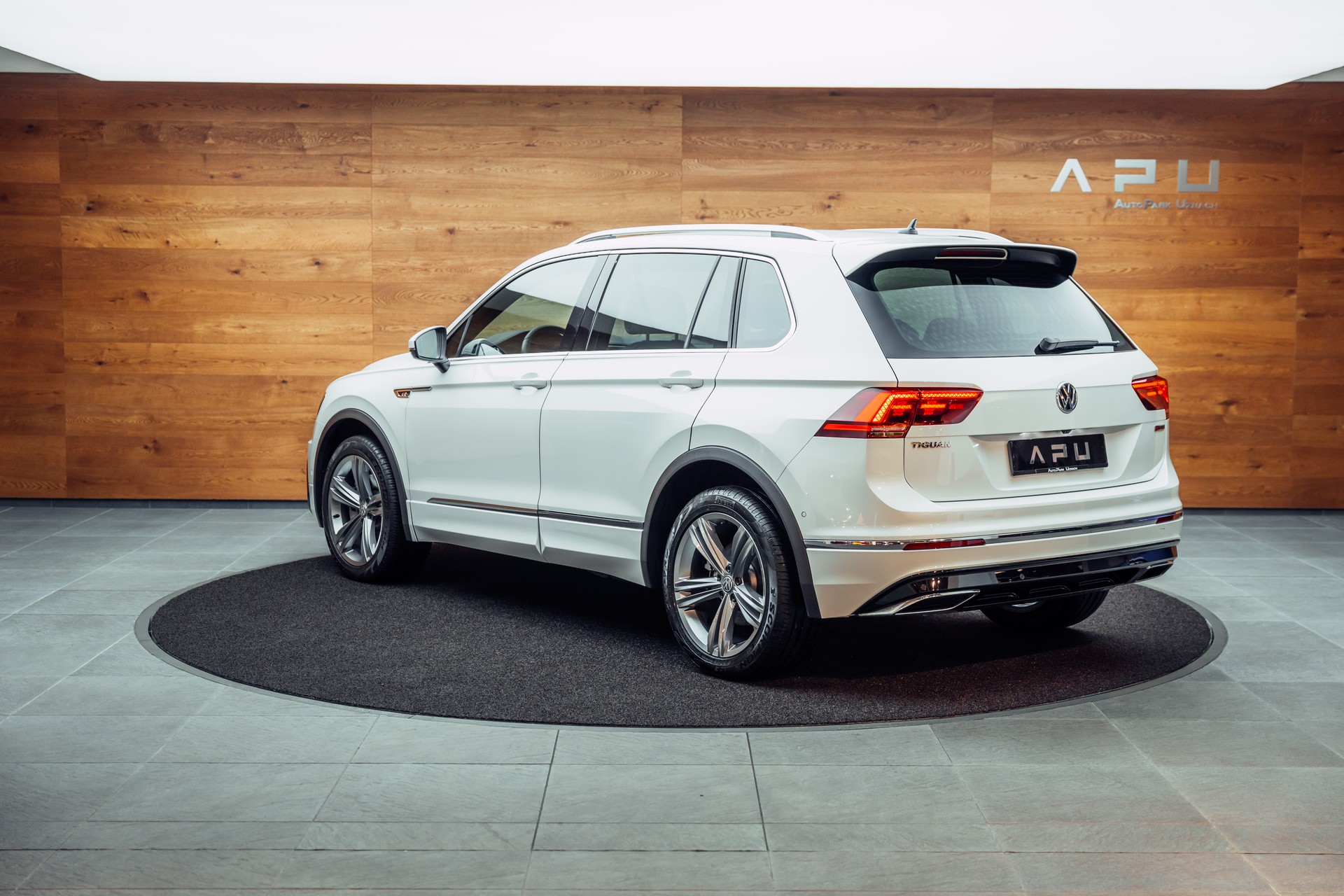 VW Tiguan 2.0 TDI SCR Highline 4Motion DSG-showroom-element-2