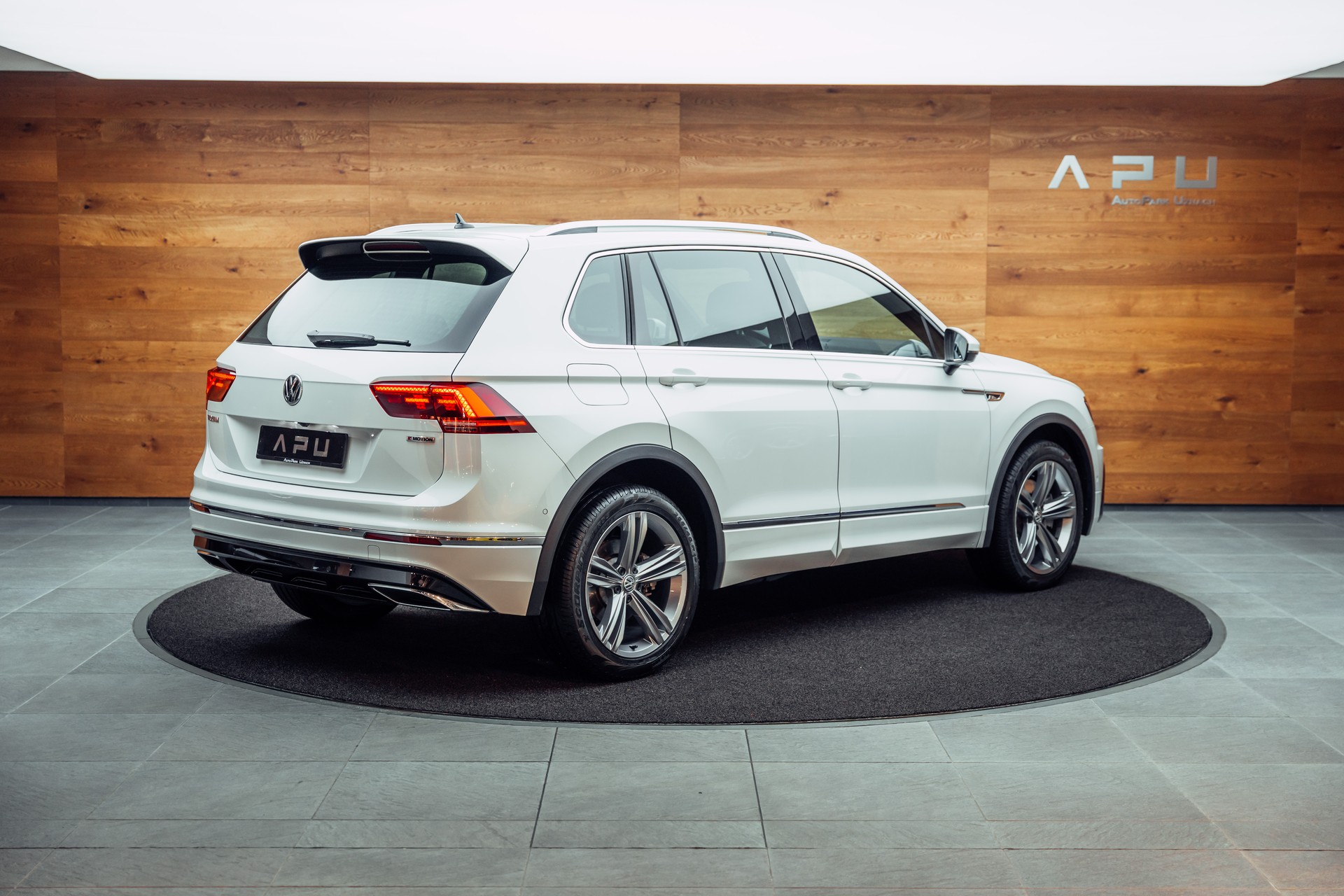 VW Tiguan 2.0 TDI SCR Highline 4Motion DSG-showroom-element-1