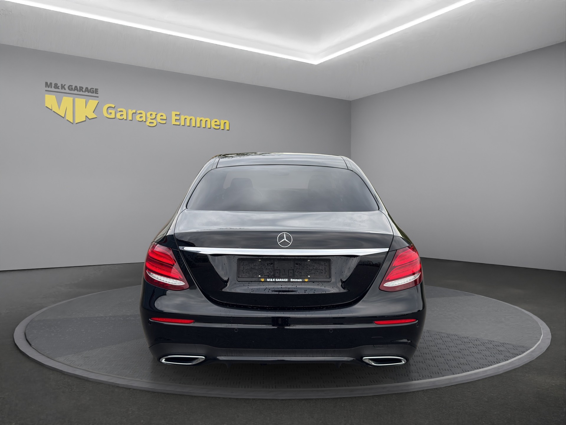 MERCEDES-BENZ E 220 d Exclusive 4Matic 9G-Tronic-showroom-element-3