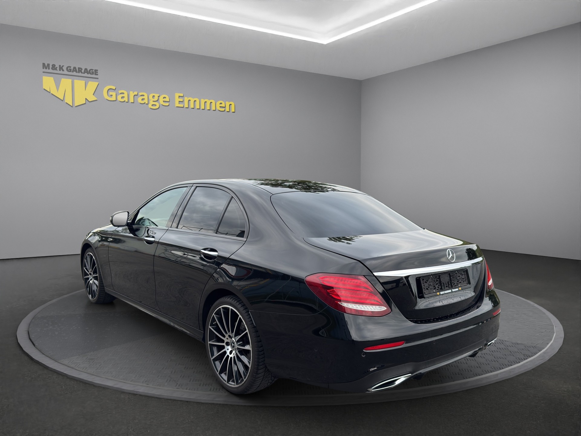 MERCEDES-BENZ E 220 d Exclusive 4Matic 9G-Tronic-showroom-element-2
