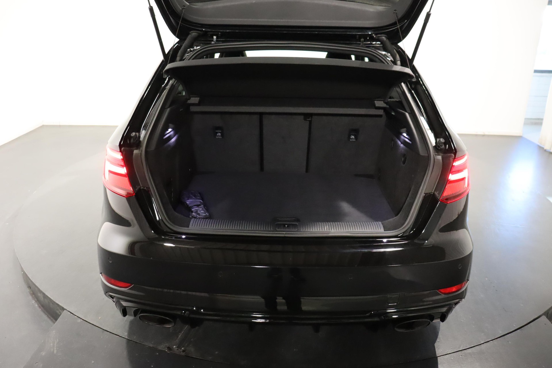 AUDI RS3 Sportback 2.5 T FSI quattro S-Tronic-image-4