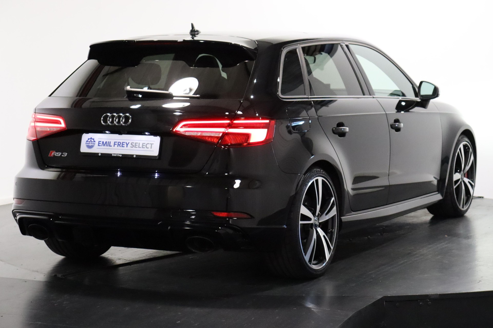 AUDI RS3 Sportback 2.5 T FSI quattro S-Tronic-showroom-element-1