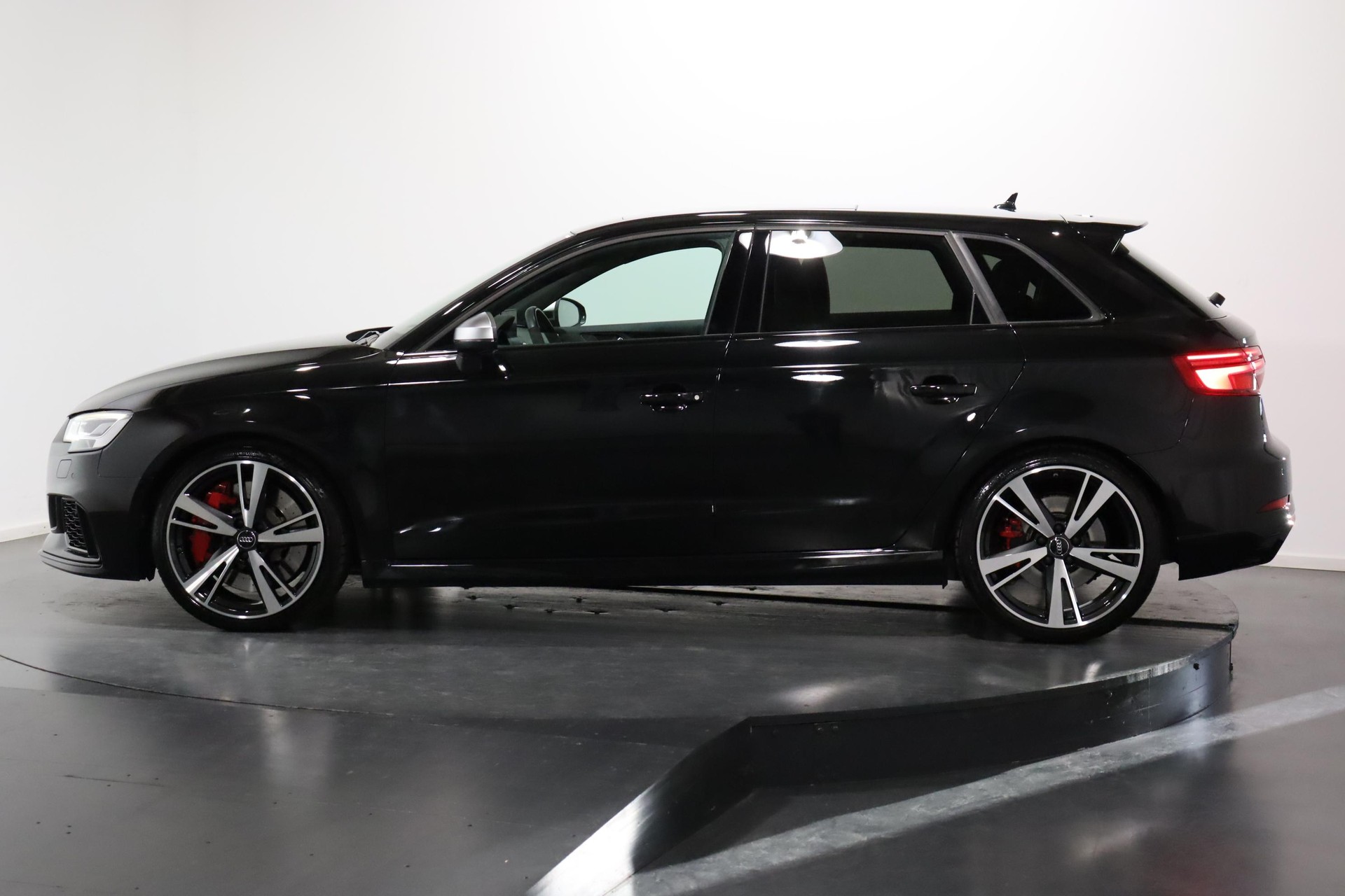 AUDI RS3 Sportback 2.5 T FSI quattro S-Tronic-showroom-element-2