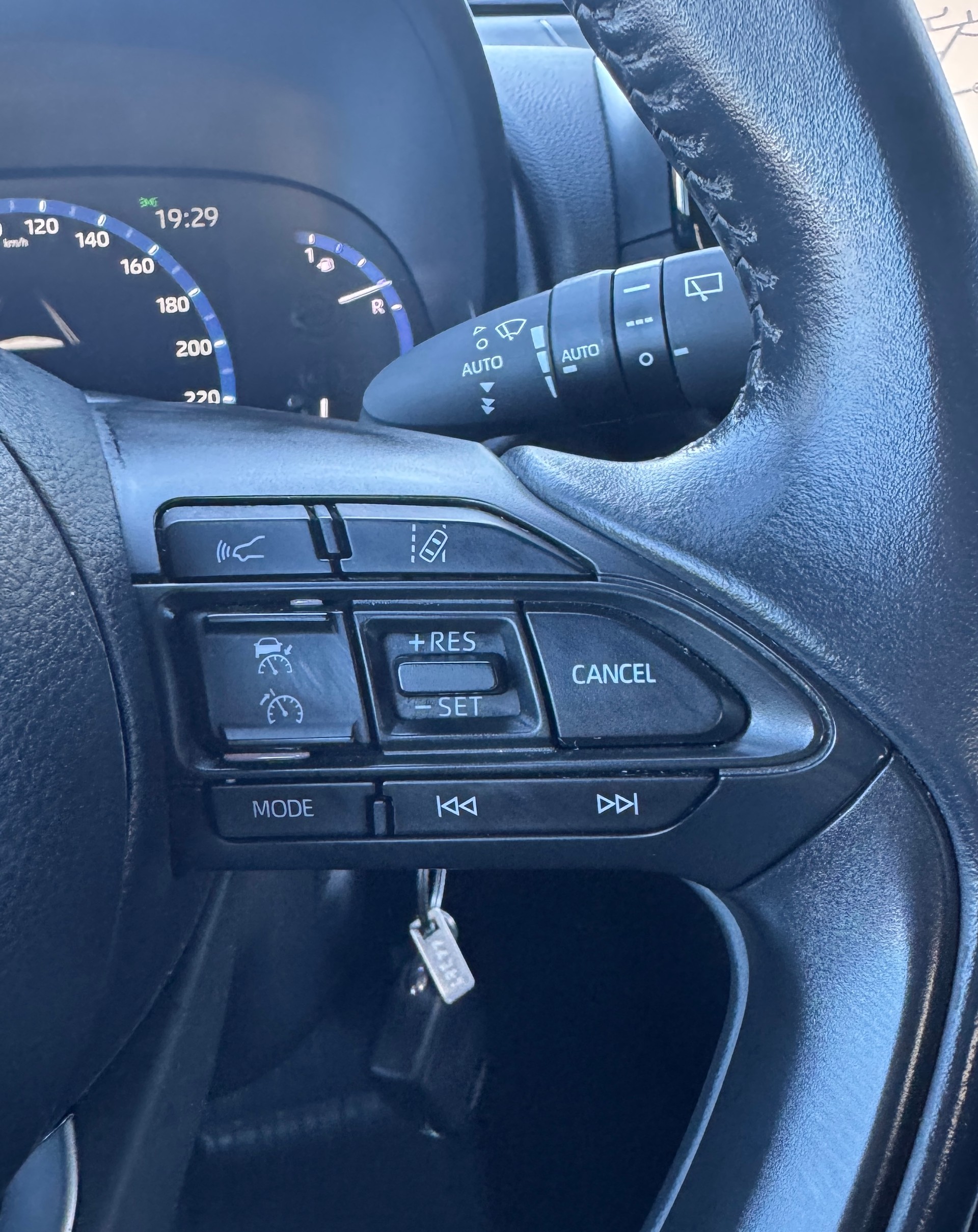 TOYOTA Yaris Cross 1.5 Comfort AWDi e-CVT-image-17