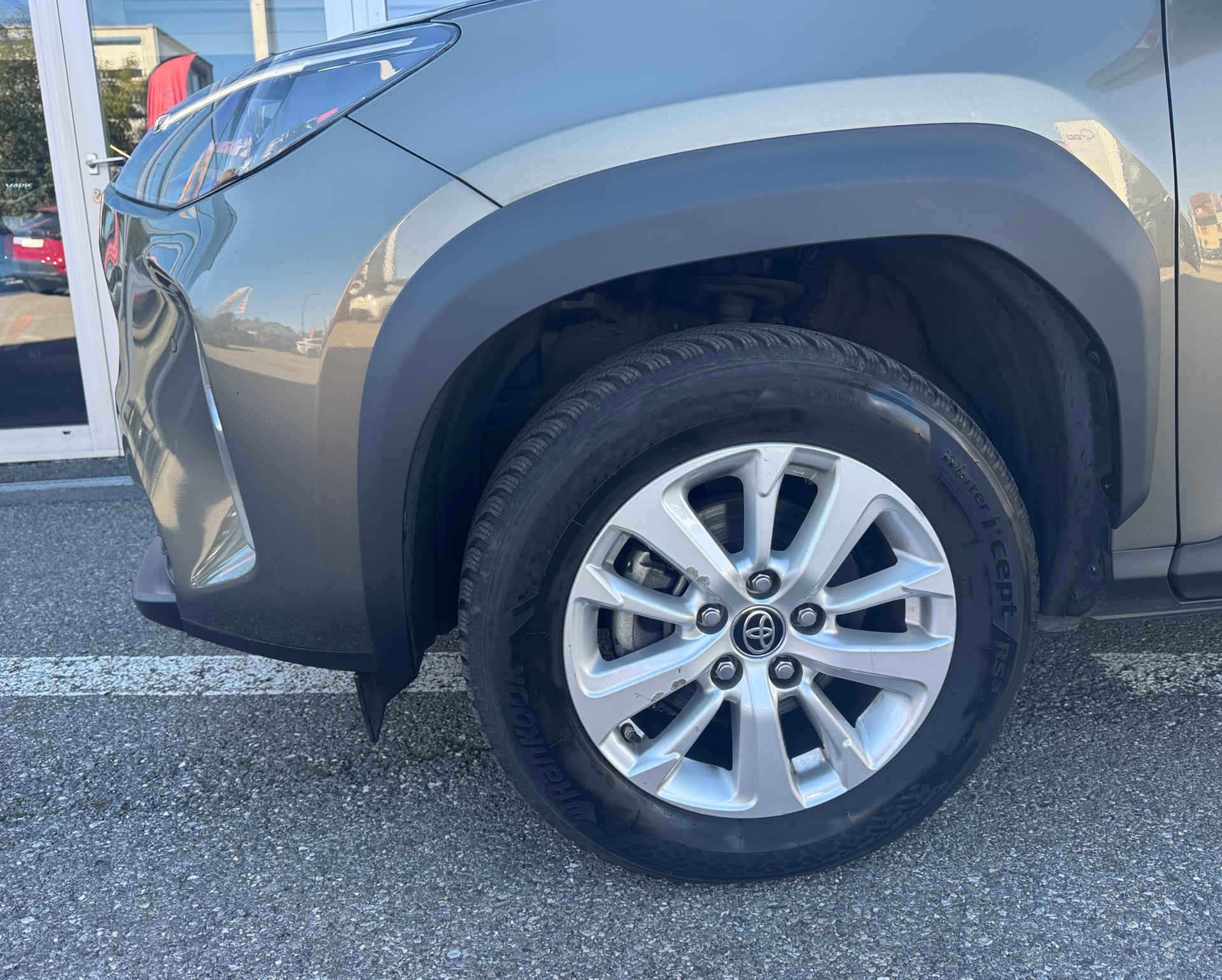 TOYOTA Yaris Cross 1.5 Comfort AWDi e-CVT-showroom-element-2