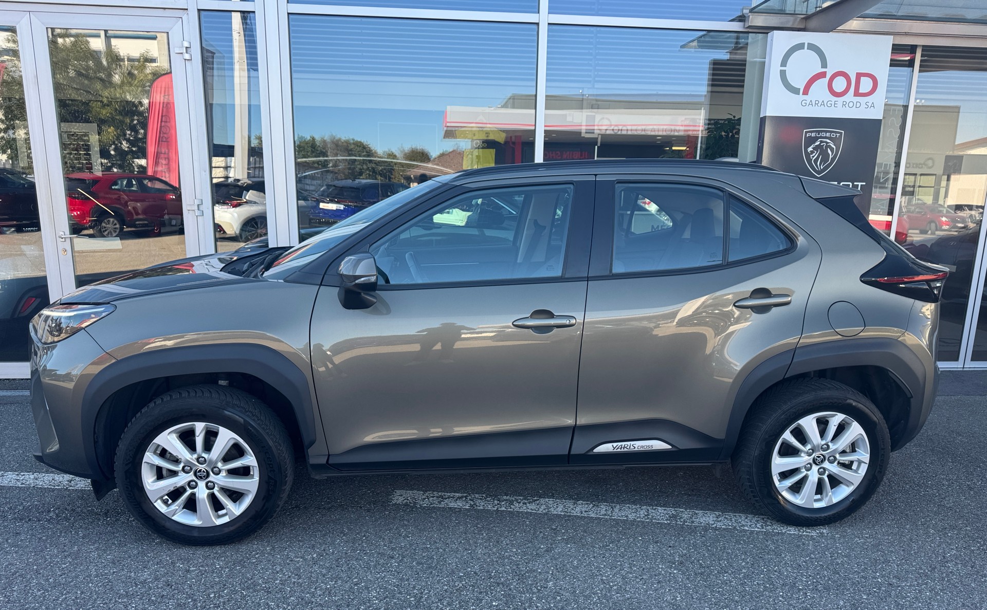 TOYOTA Yaris Cross 1.5 Comfort AWDi e-CVT-showroom-element-1