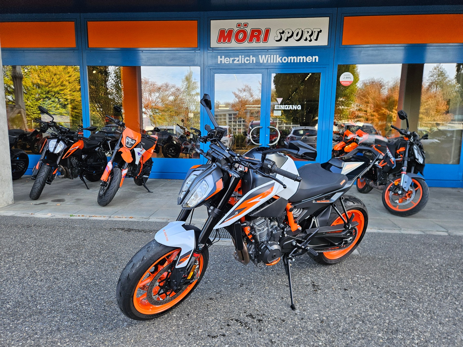 KTM 890 Duke R-showroom-element-2